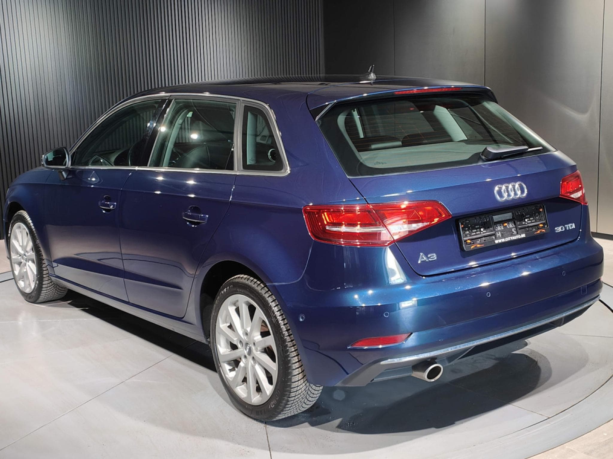 Audi A3 30 TDI AMBITION GPS CARPLAY CLIM AUTO APS AV/AR (2019) - Foto 4