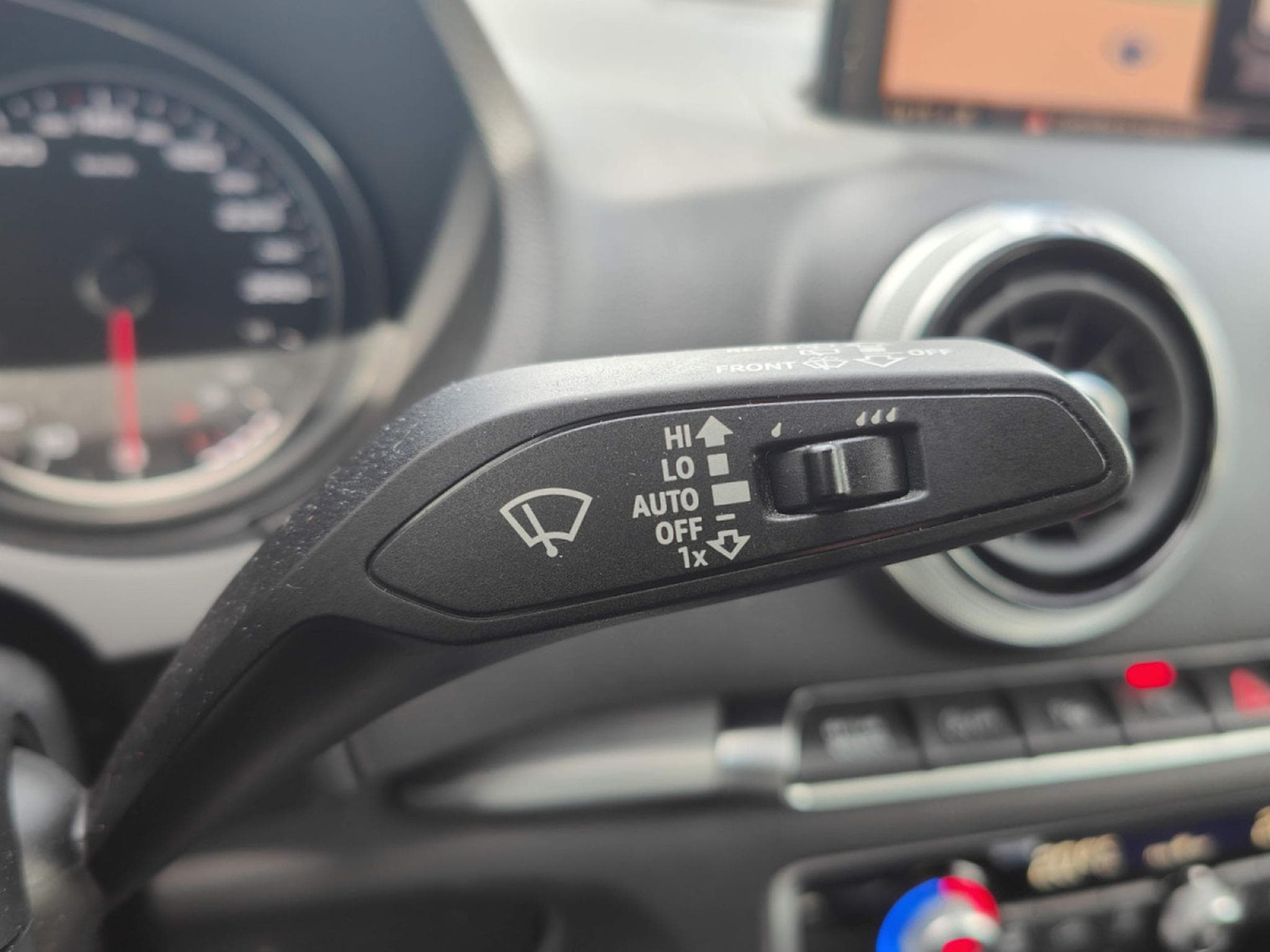 Audi A3 30 TDI AMBITION GPS CARPLAY CLIM AUTO APS AV/AR (2019) - Foto 18