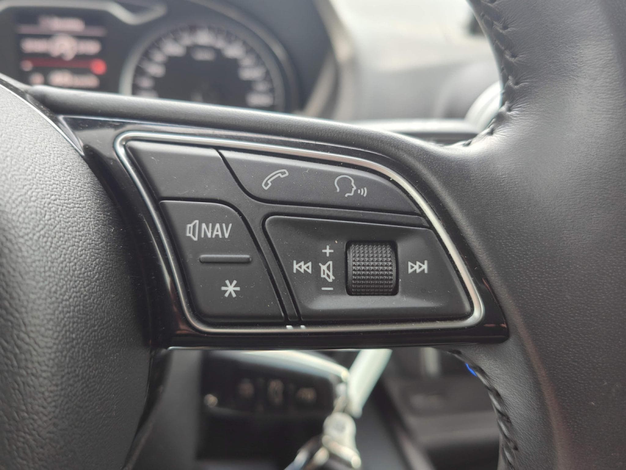 Audi A3 30 TDI AMBITION GPS CARPLAY CLIM AUTO APS AV/AR (2019) - Foto 16