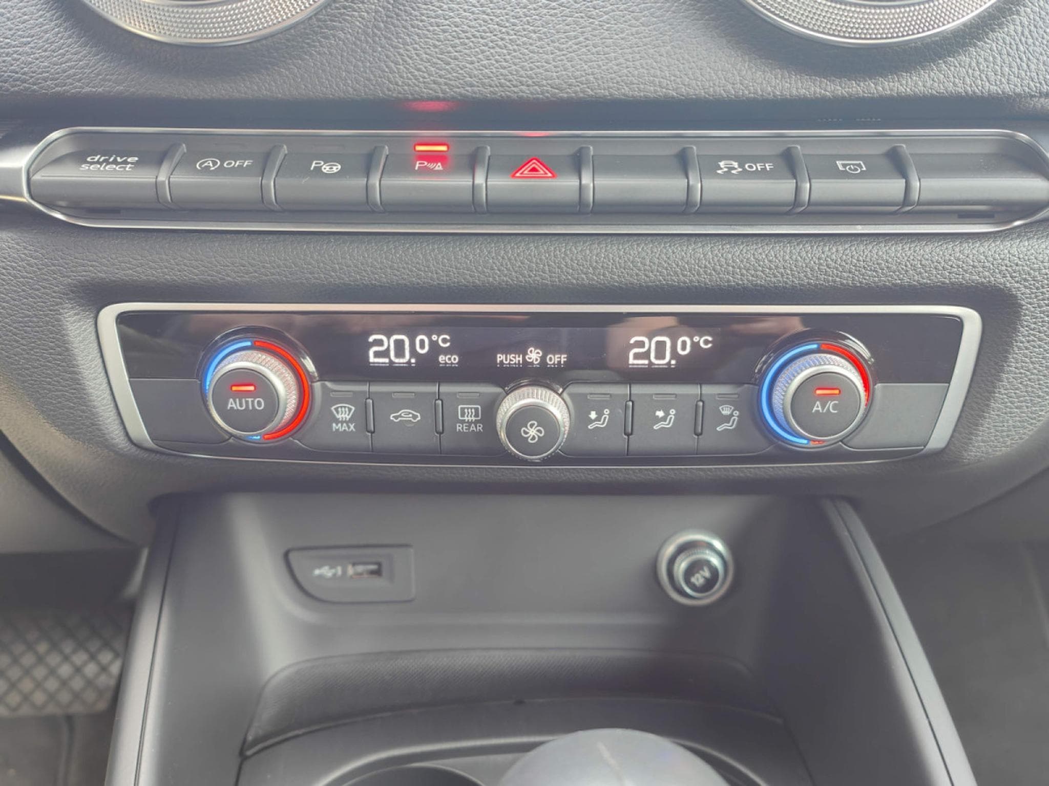 Audi A3 30 TDI AMBITION GPS CARPLAY CLIM AUTO APS AV/AR (2019) - Foto 23