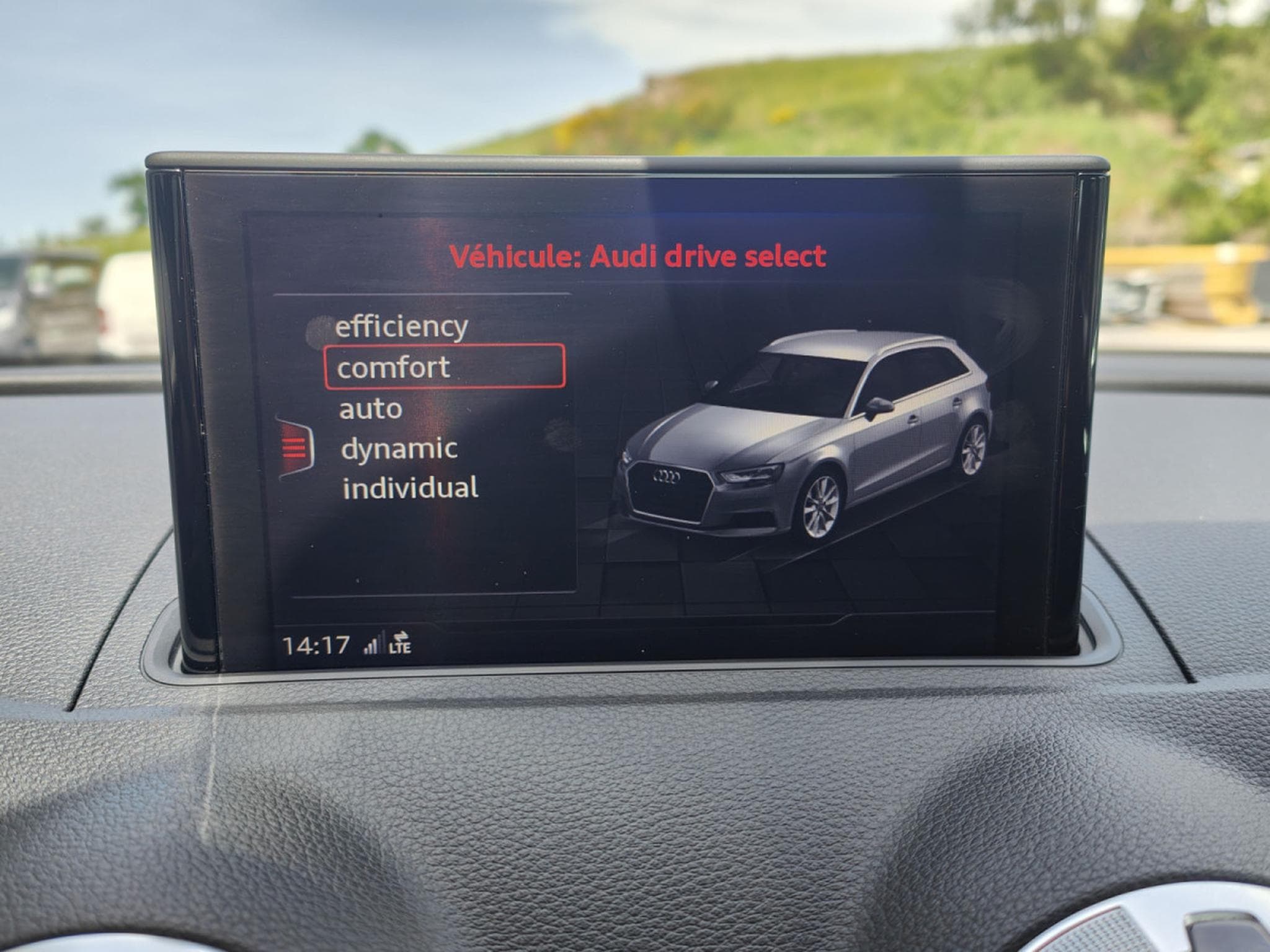 Audi A3 30 TDI AMBITION GPS CARPLAY CLIM AUTO APS AV/AR (2019) - Foto 28