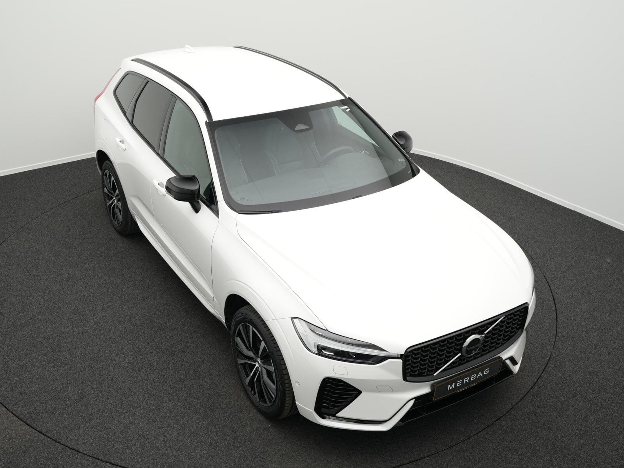 Volvo XC60 B4 AWD Plus Dark (2023) - Photo 10
