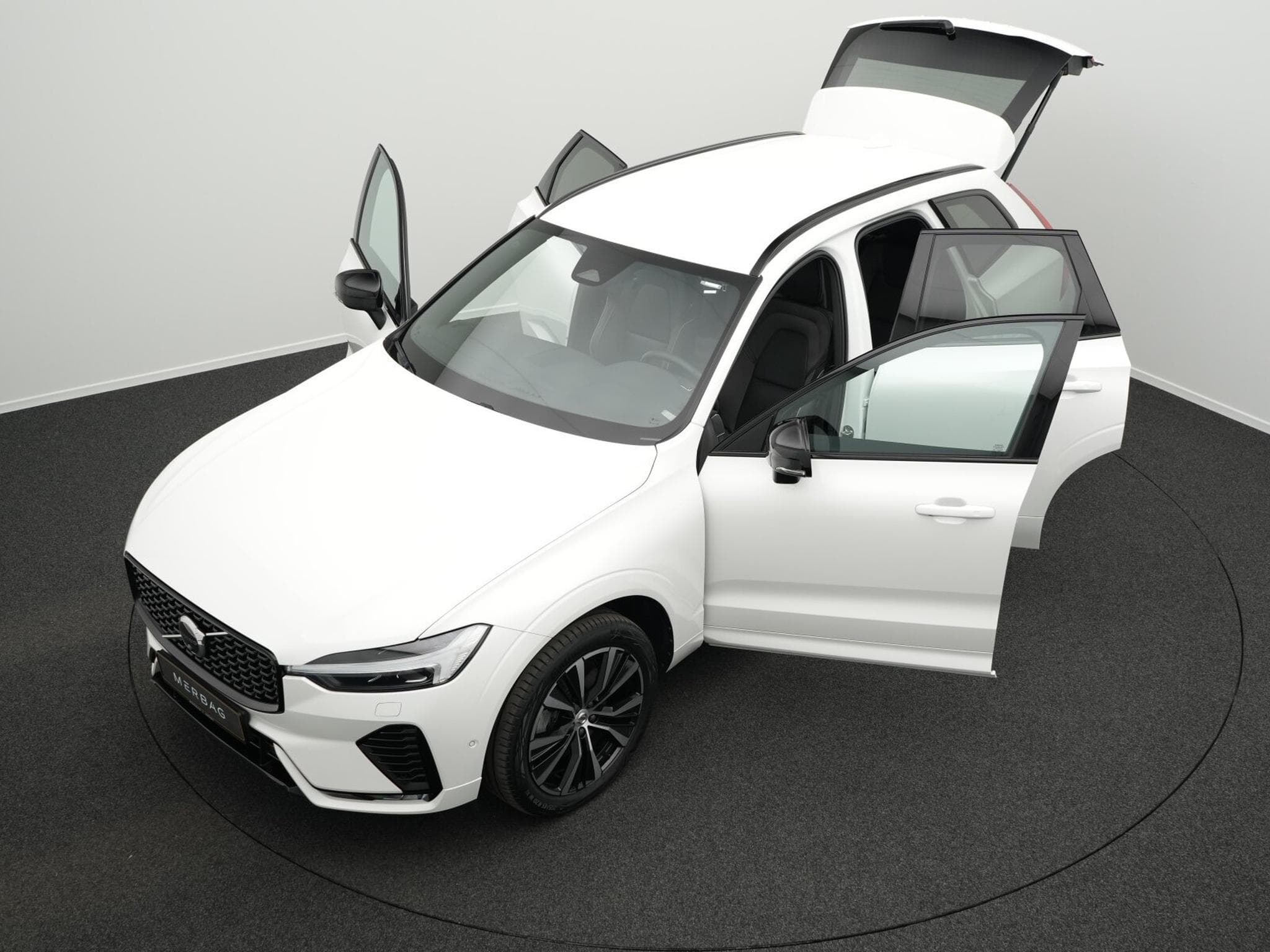 Volvo XC60 B4 AWD Plus Dark (2023) - Photo 12