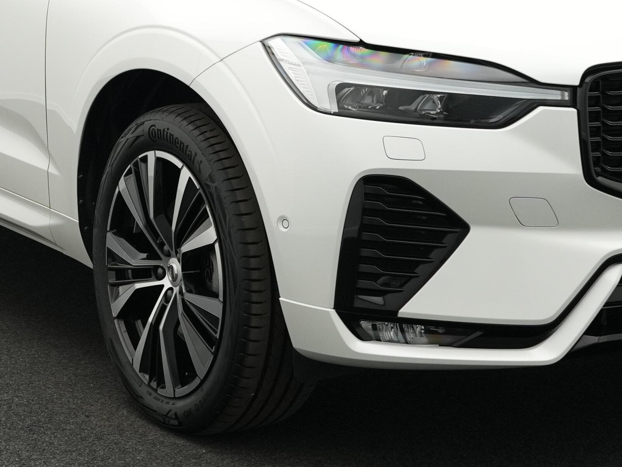 Volvo XC60 B4 AWD Plus Dark (2023) - Photo 7