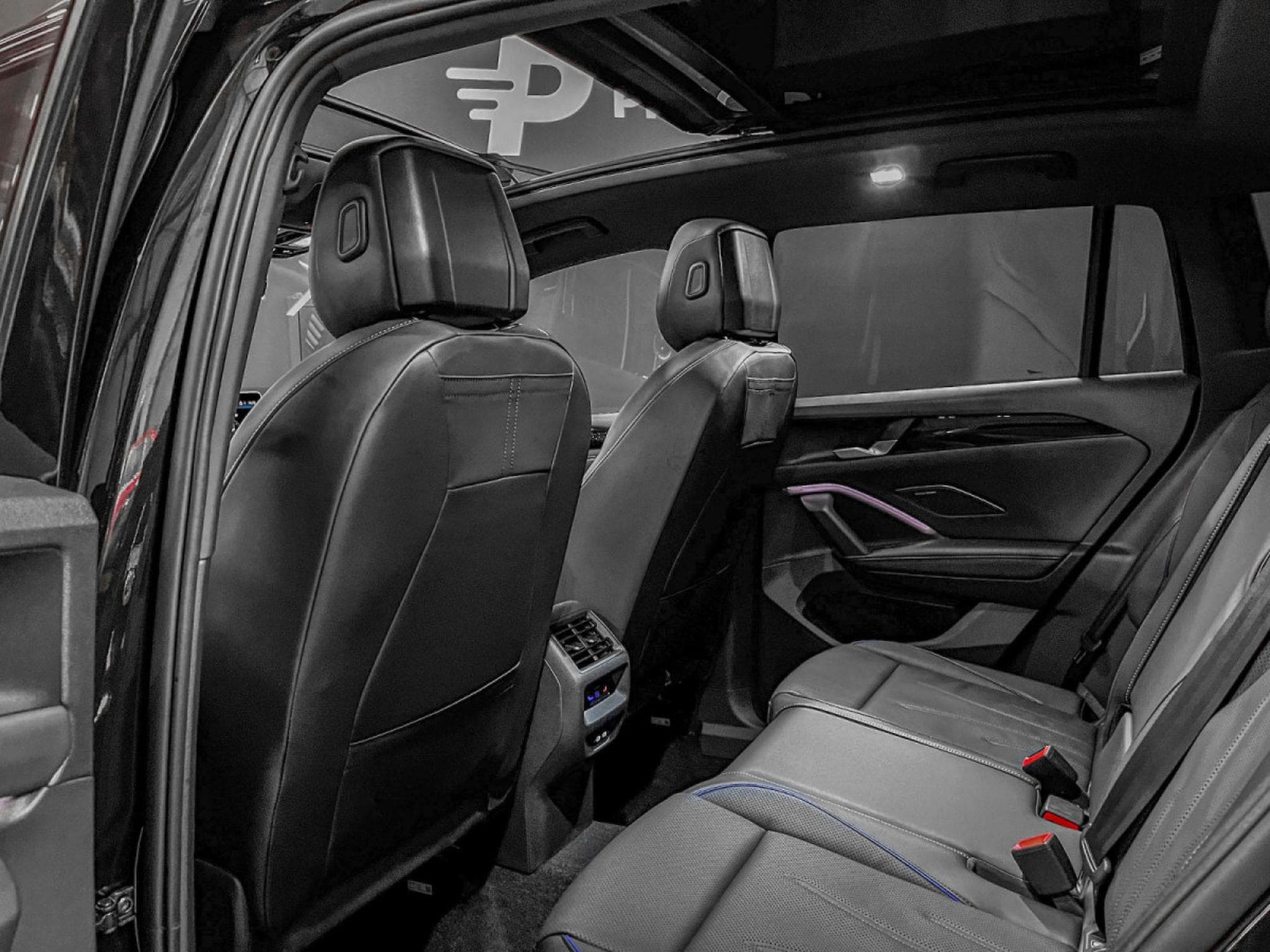 VW Tiguan Tiguan 2.0 TDI/DSG/4Motion R-Line/ AHK/Pano/360°/Leder/VOLL (2026) - Foto 10