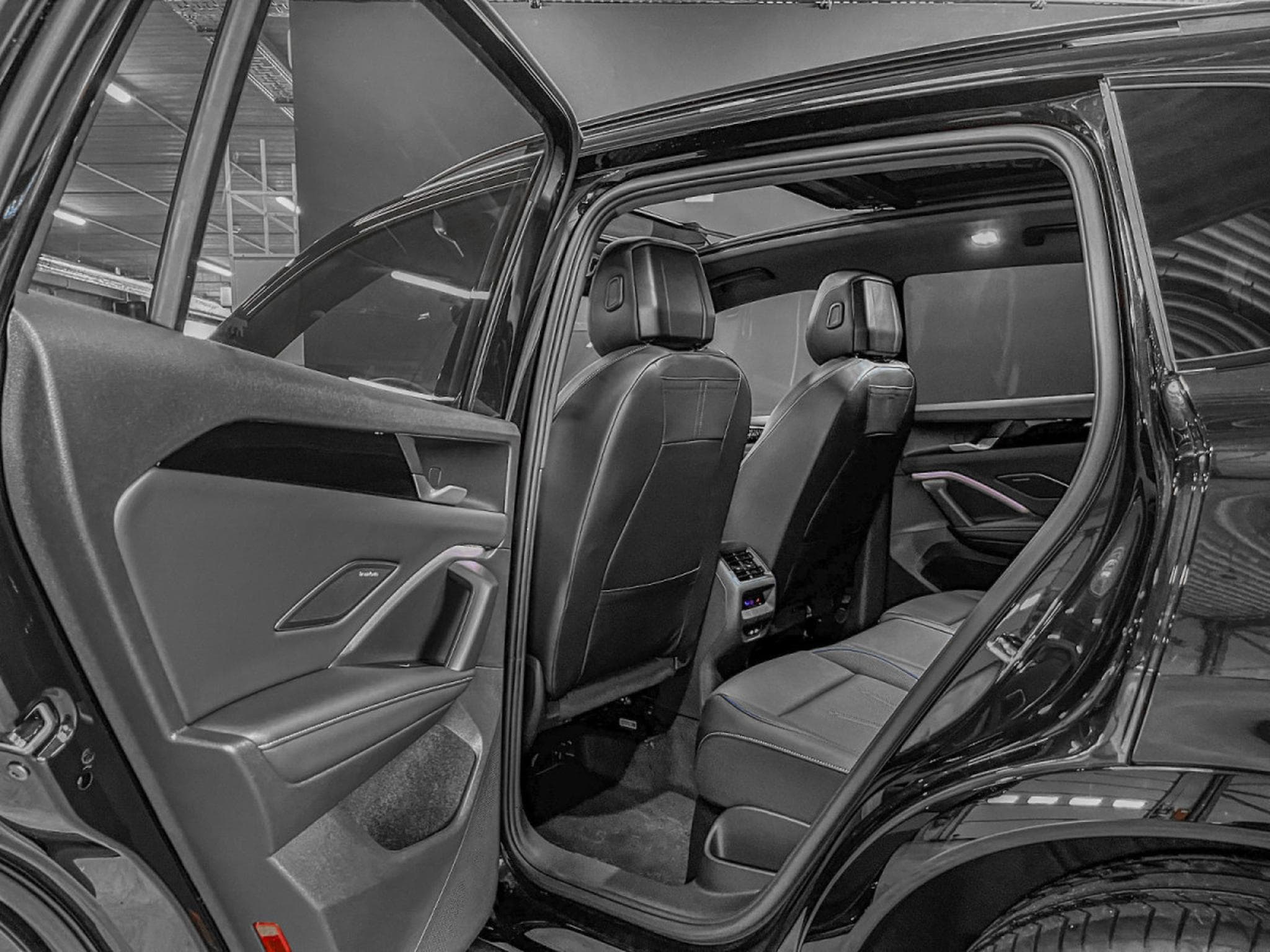 VW Tiguan Tiguan 2.0 TDI/DSG/4Motion R-Line/ AHK/Pano/360°/Leder/VOLL (2026) - Foto 9
