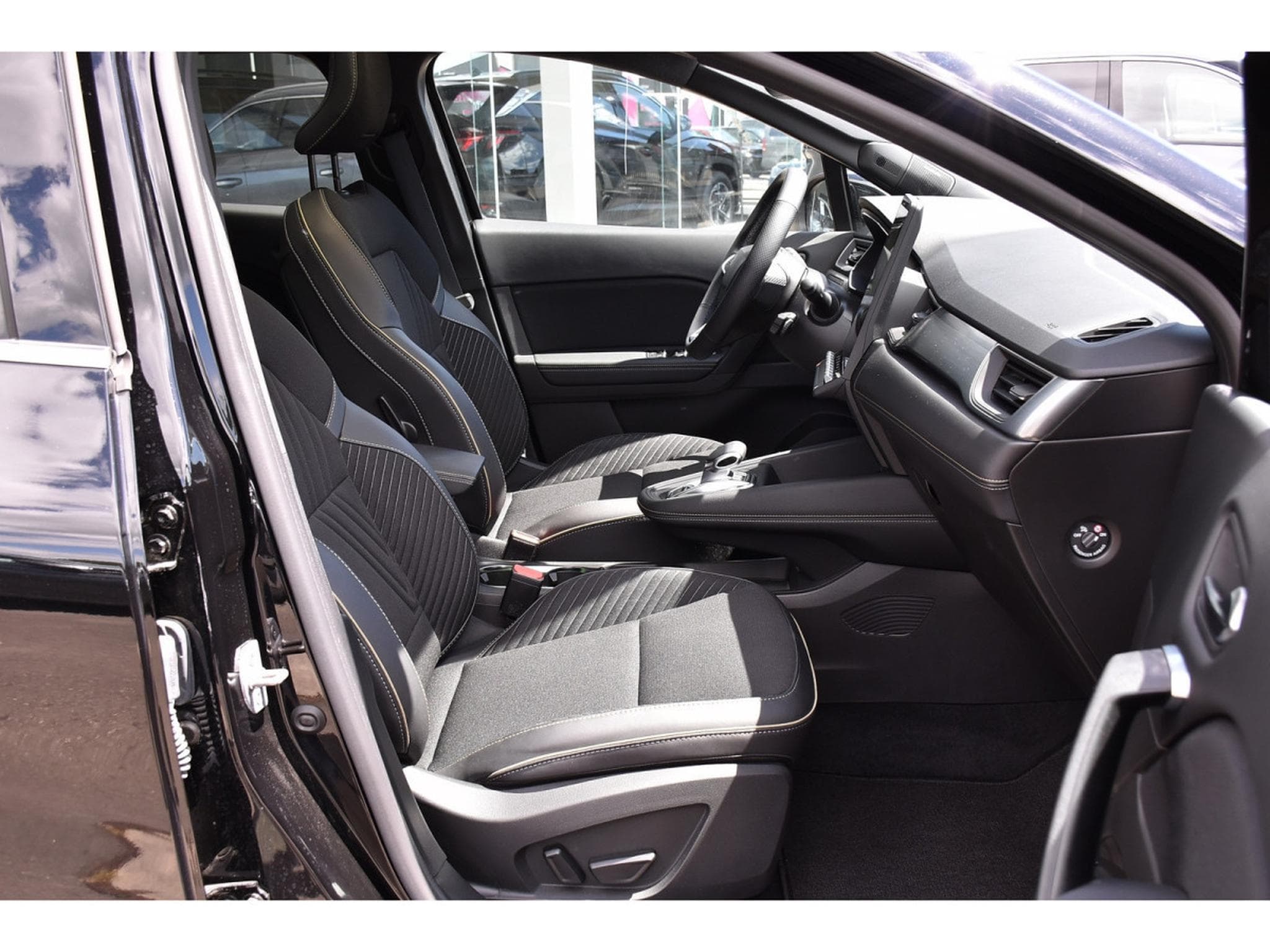Renault Symbioz 1.6 E-TECH HEV Iconic EDC PANO HARMAN CAM360 1° MAIN (2025) - Foto 7