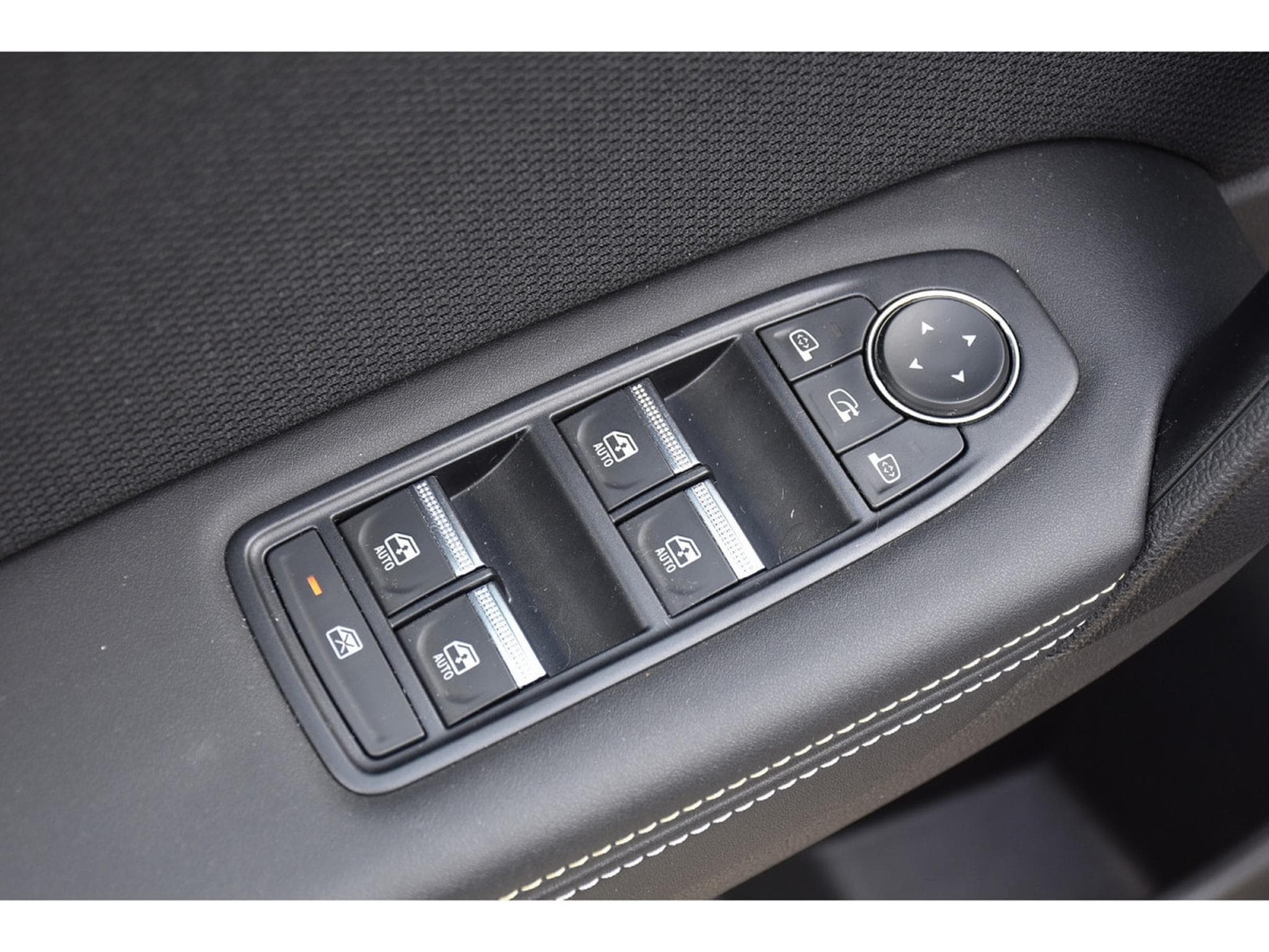 Renault Symbioz 1.6 E-TECH HEV Iconic EDC PANO HARMAN CAM360 1° MAIN (2025) - Foto 21