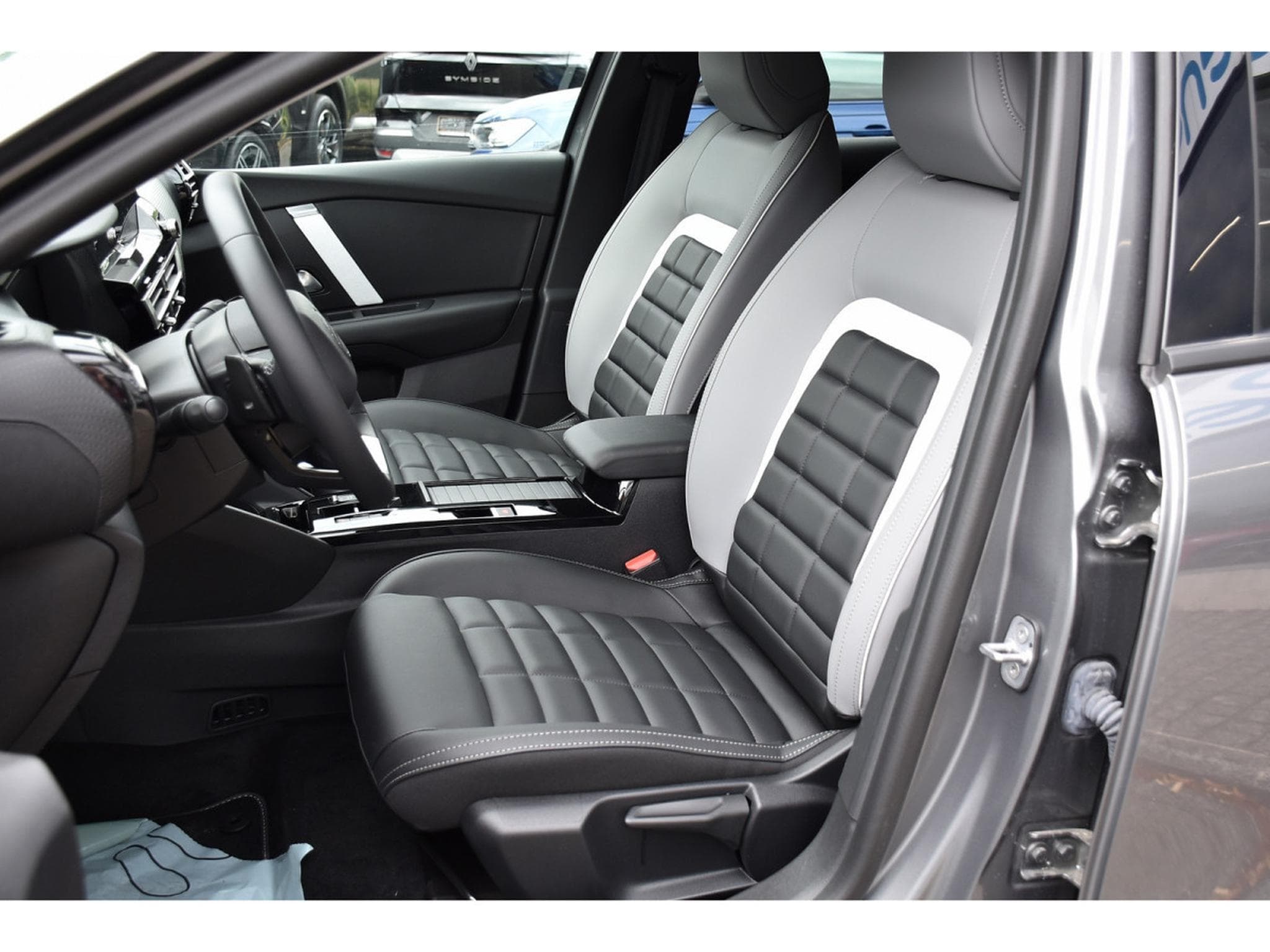 Citroën C4 X 1.2 MHEV 145 e-DCS6 Max ACC SIDE LANE GPS CAM 1° MAIN (2025) - Foto 6