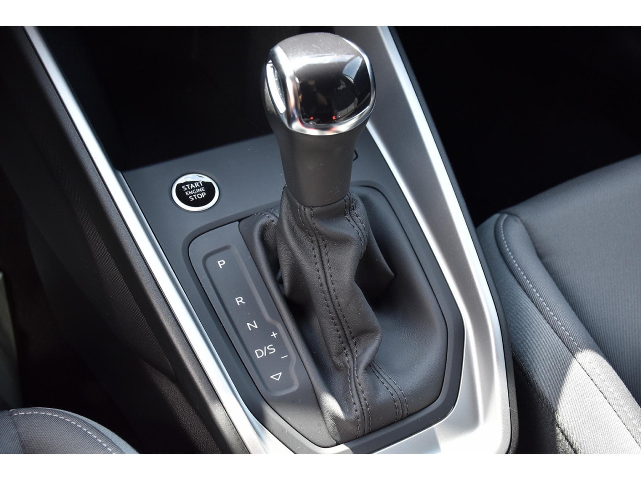 Audi A1 Sportback 30 TFSI S-Line S-Tronic Adrenalin Black Edition (2025) - Foto 18