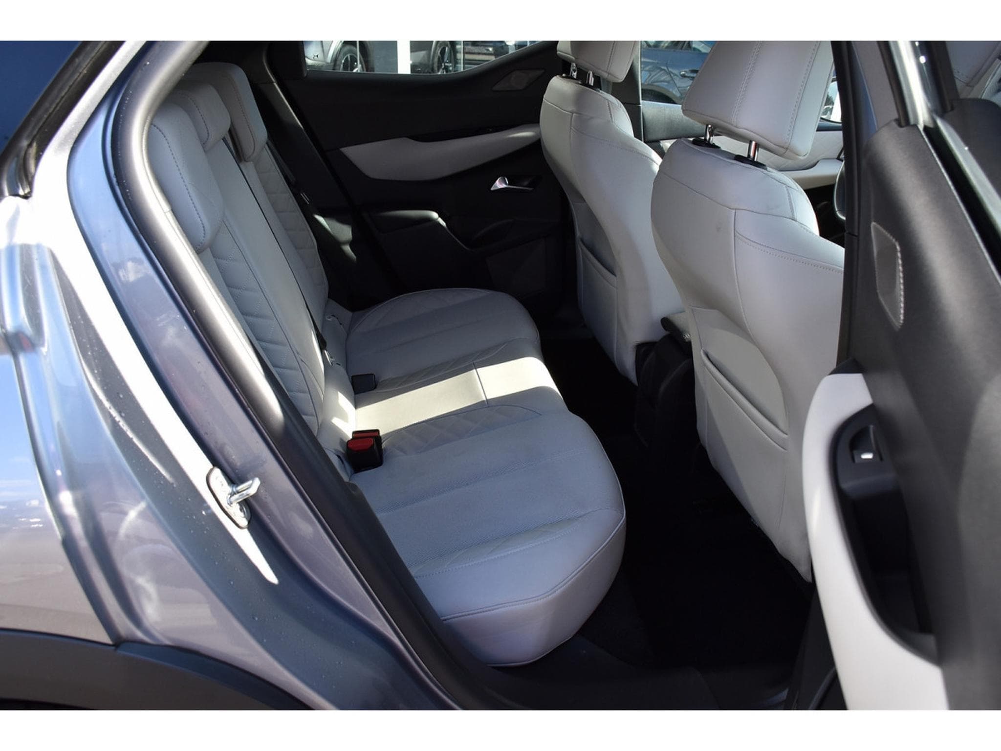 DS Automobiles DS3 1.2 PureTech EAT8 Rivoli CUIR GPS CAM LANE SIDE FOCAL 1°MAIN (2023) - Foto 8