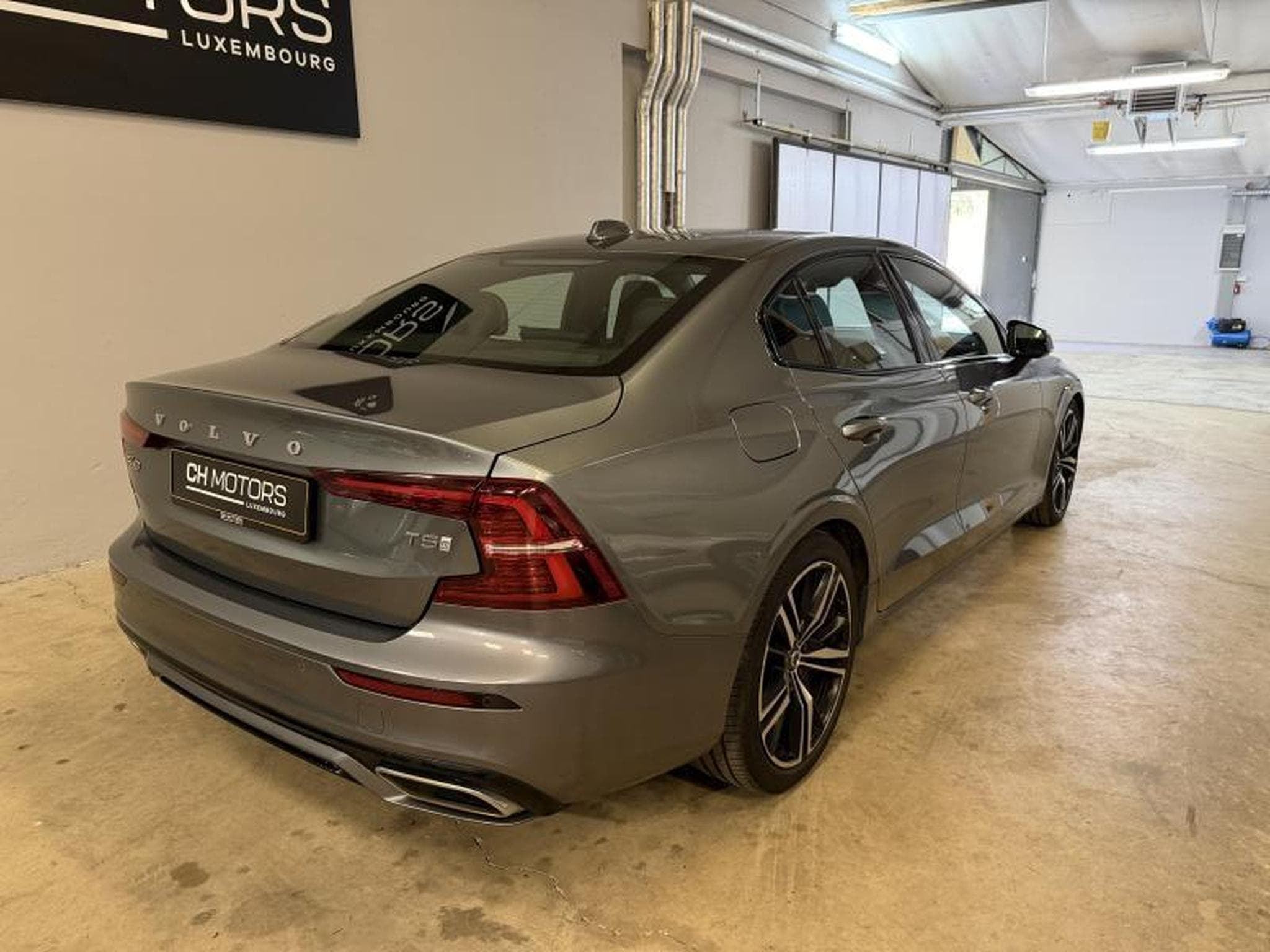 Volvo S60 T5 R Design (2020) - Photo 6