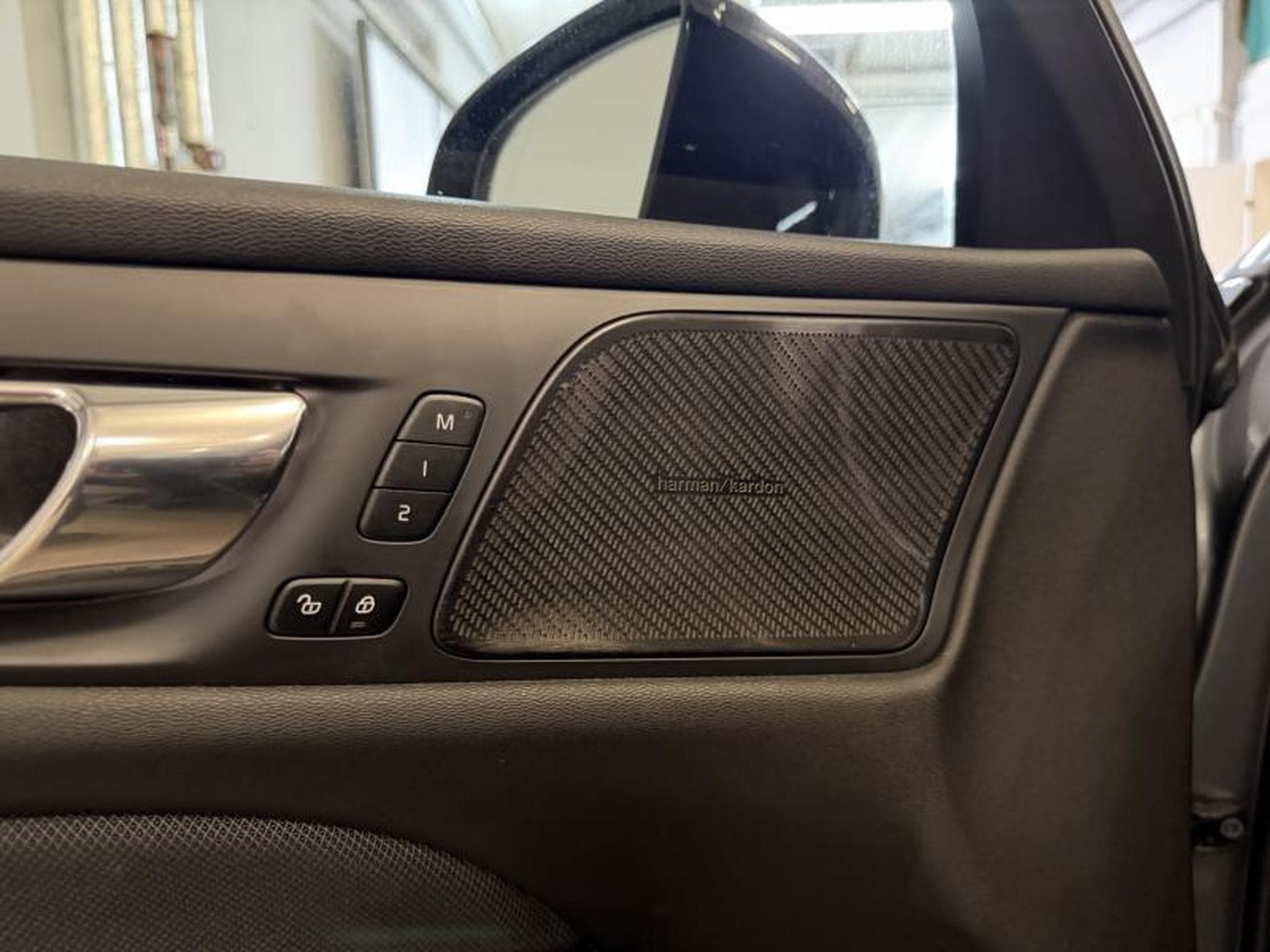 Volvo S60 T5 R Design (2020) - Photo 8