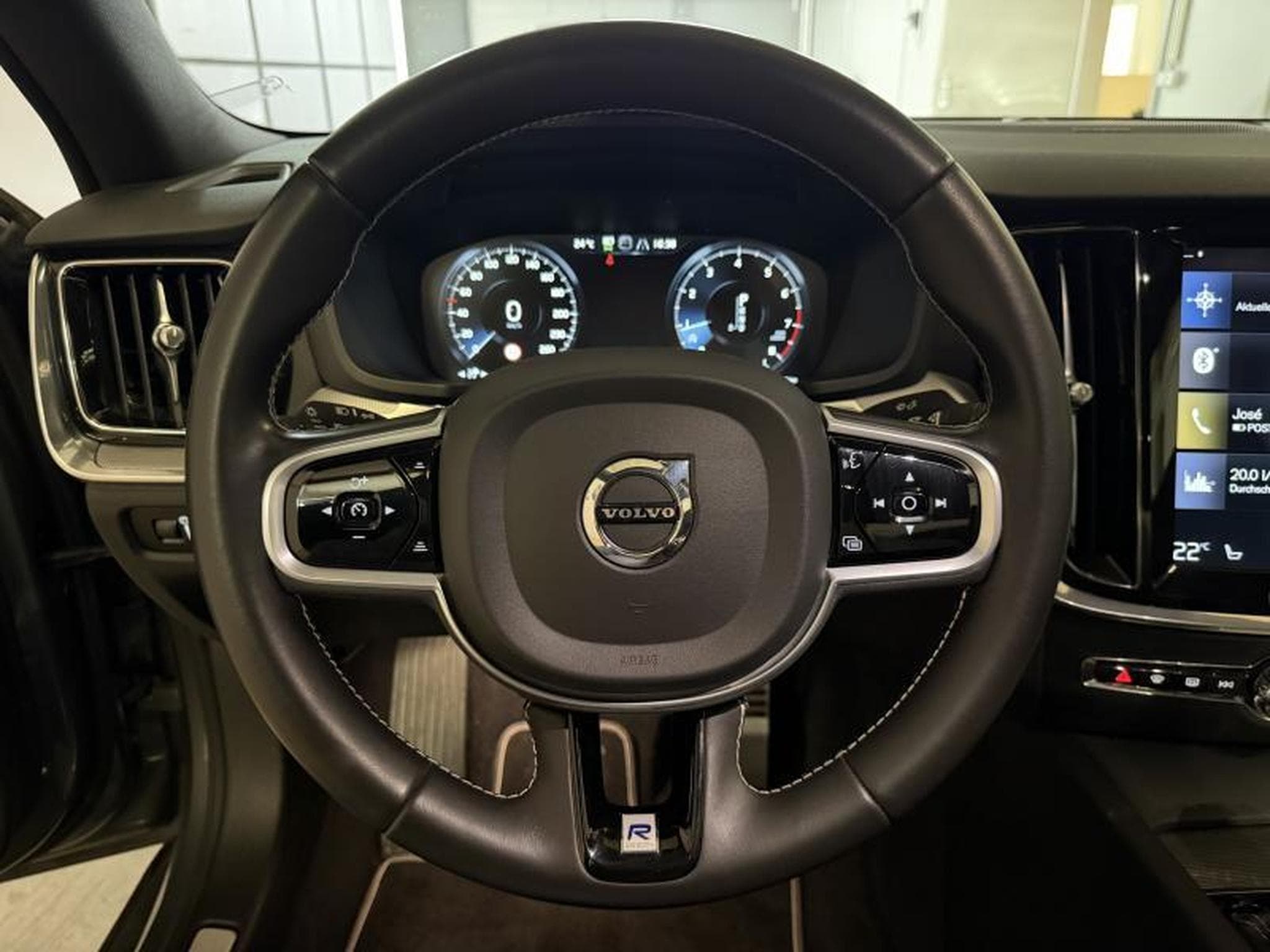 Volvo S60 T5 R Design (2020) - Photo 13
