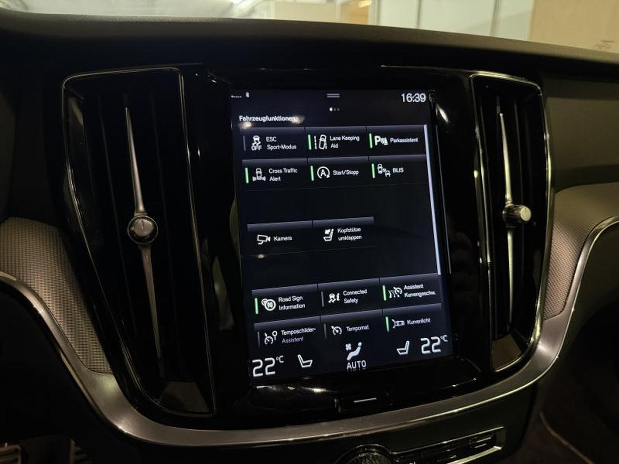 Volvo S60 T5 R Design (2020) - Photo 14