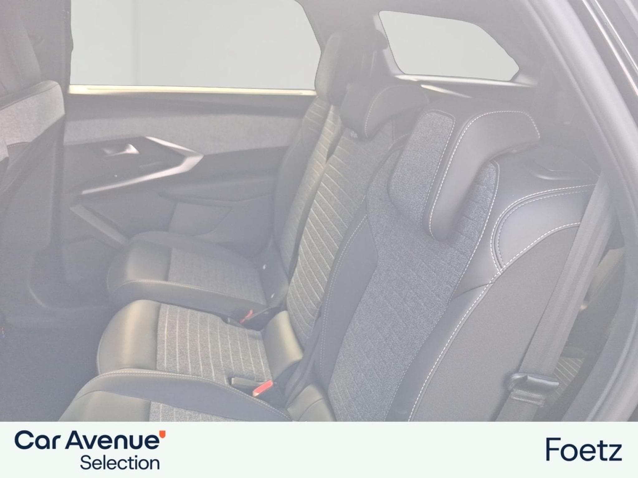 PEUGEOT 5008 Hybrid 145ch Allure e-DCS6 (2025) - Photo 9