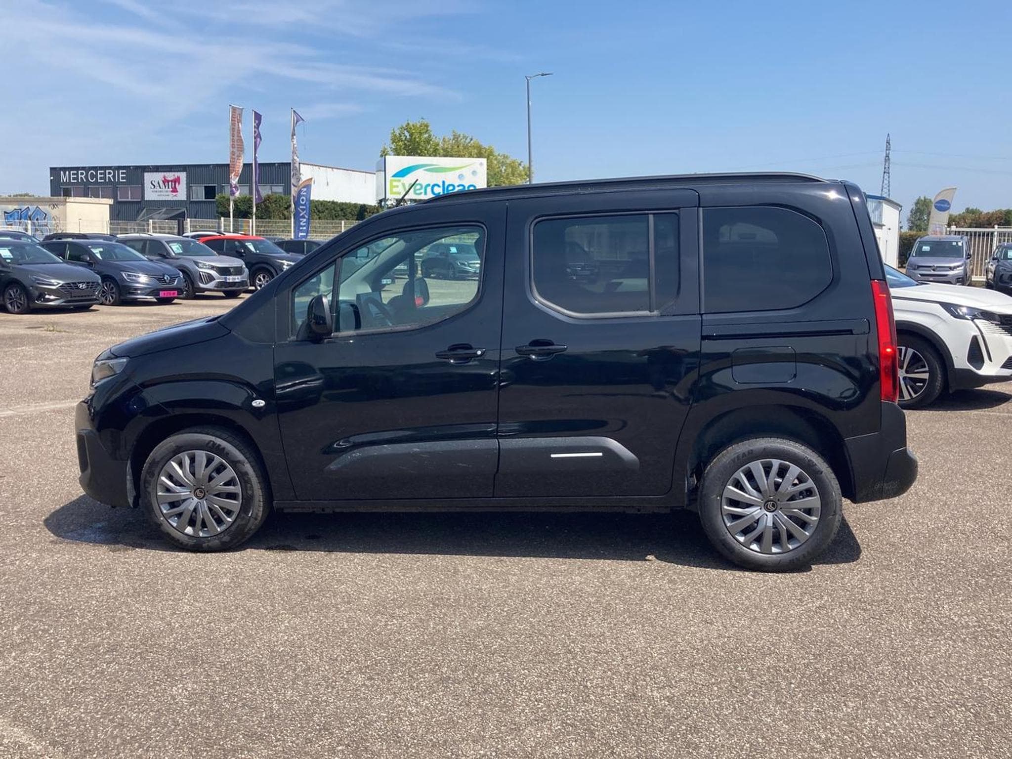 Citroën BERLINGO N1 1.5 BLUE HDI 130 M PLUS EAT8 (2026) - Photo 8