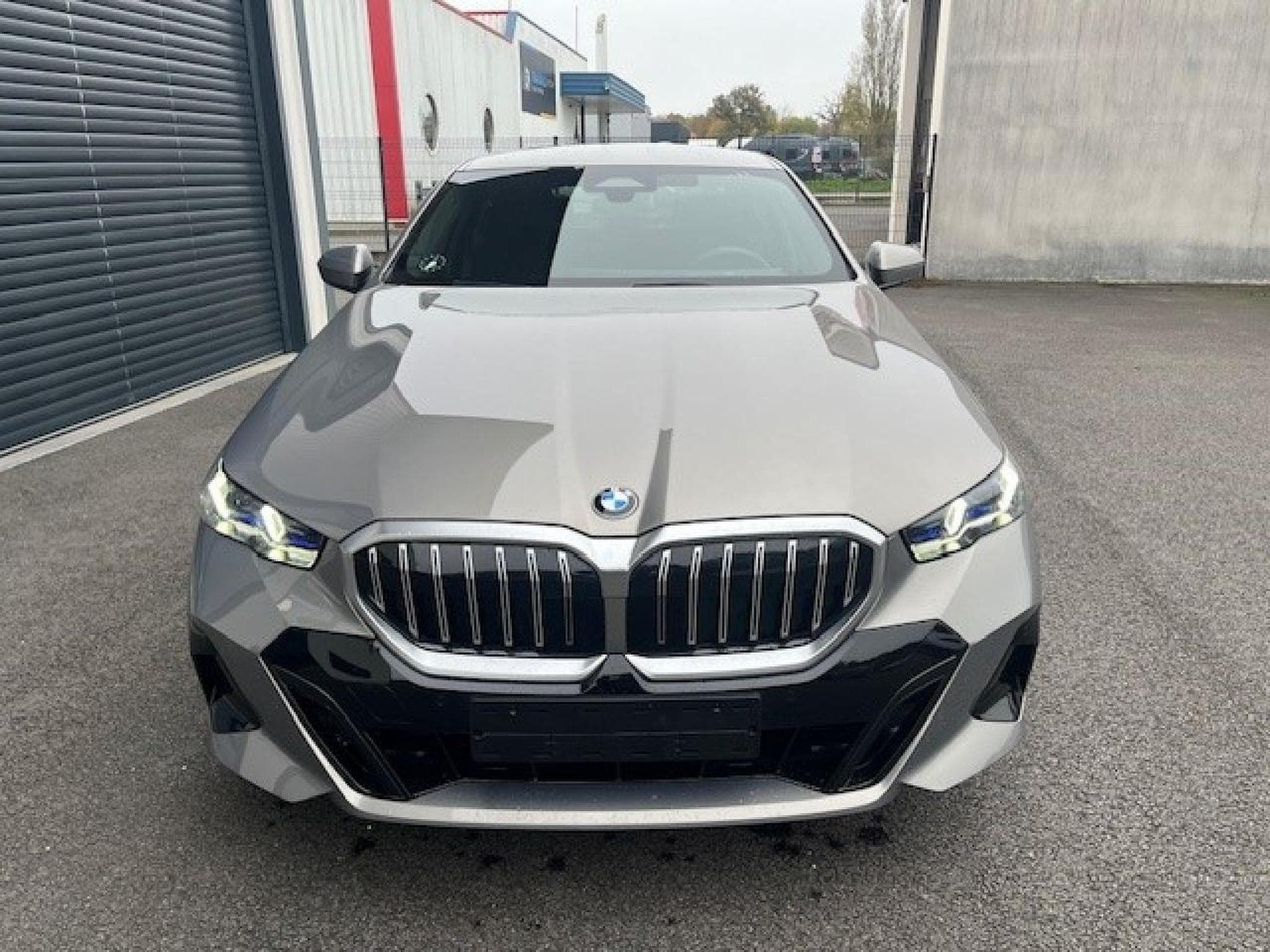Bmw SERIE 5 (G60) 520DA 197 M SPORT (2024) - Photo 2