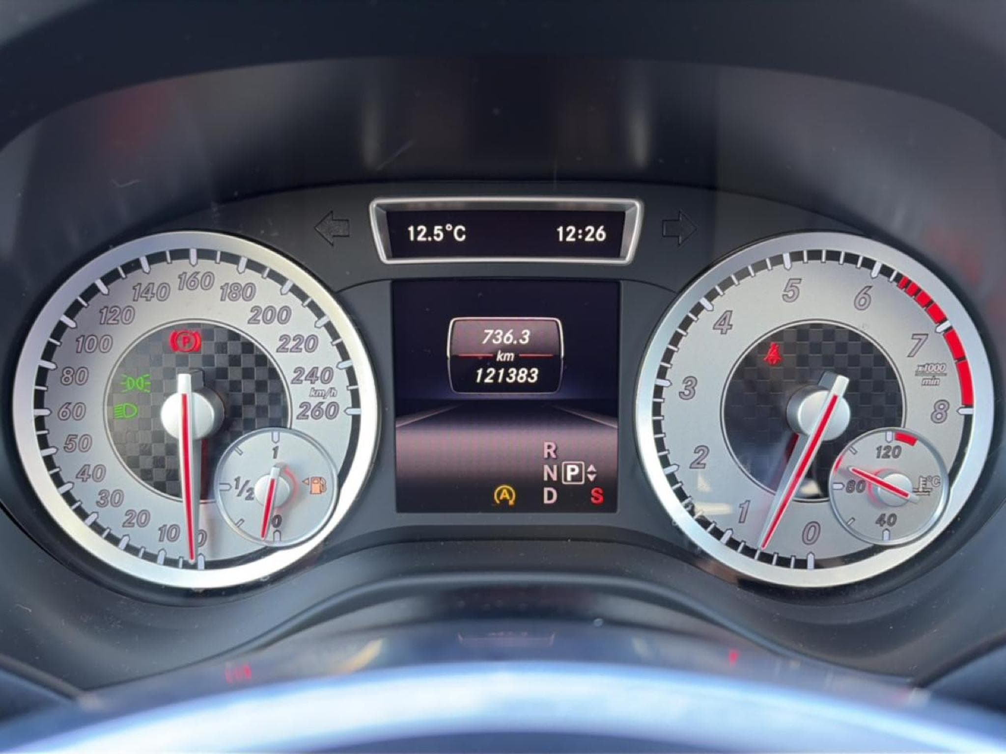 Mercedes CLASSE A 250 VERSION SPORT 7G-DCT (2015) - Foto 13