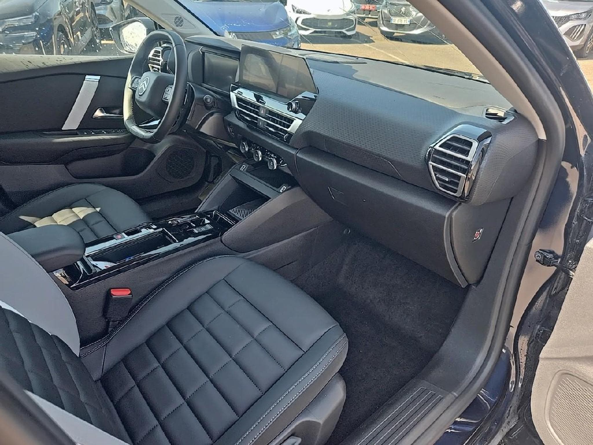 Citroen C4 X 1.2 HYBRIDE 145 MAX E-DCS6 (2025) - Photo 11
