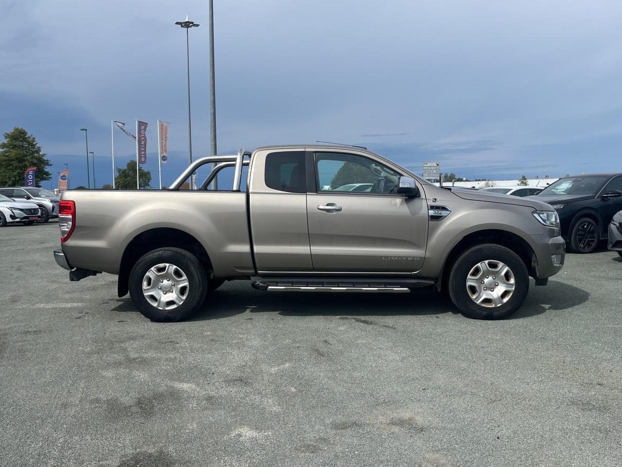 Ford RANGER 3.2 TDCI 200 SUPER CAB LIMITED BVA6 (2019) - Photo 4