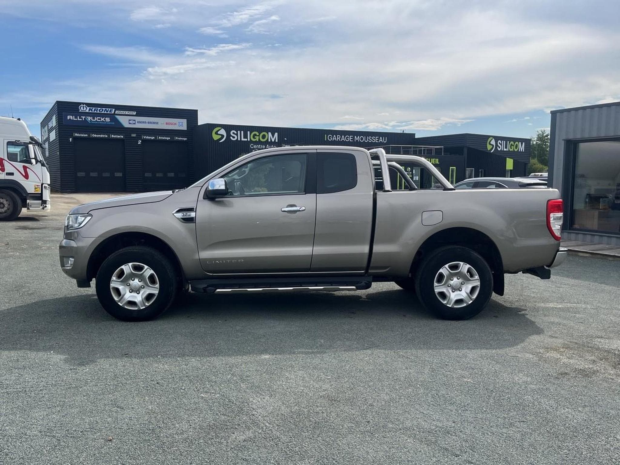 Ford RANGER 3.2 TDCI 200 SUPER CAB LIMITED BVA6 (2019) - Photo 8