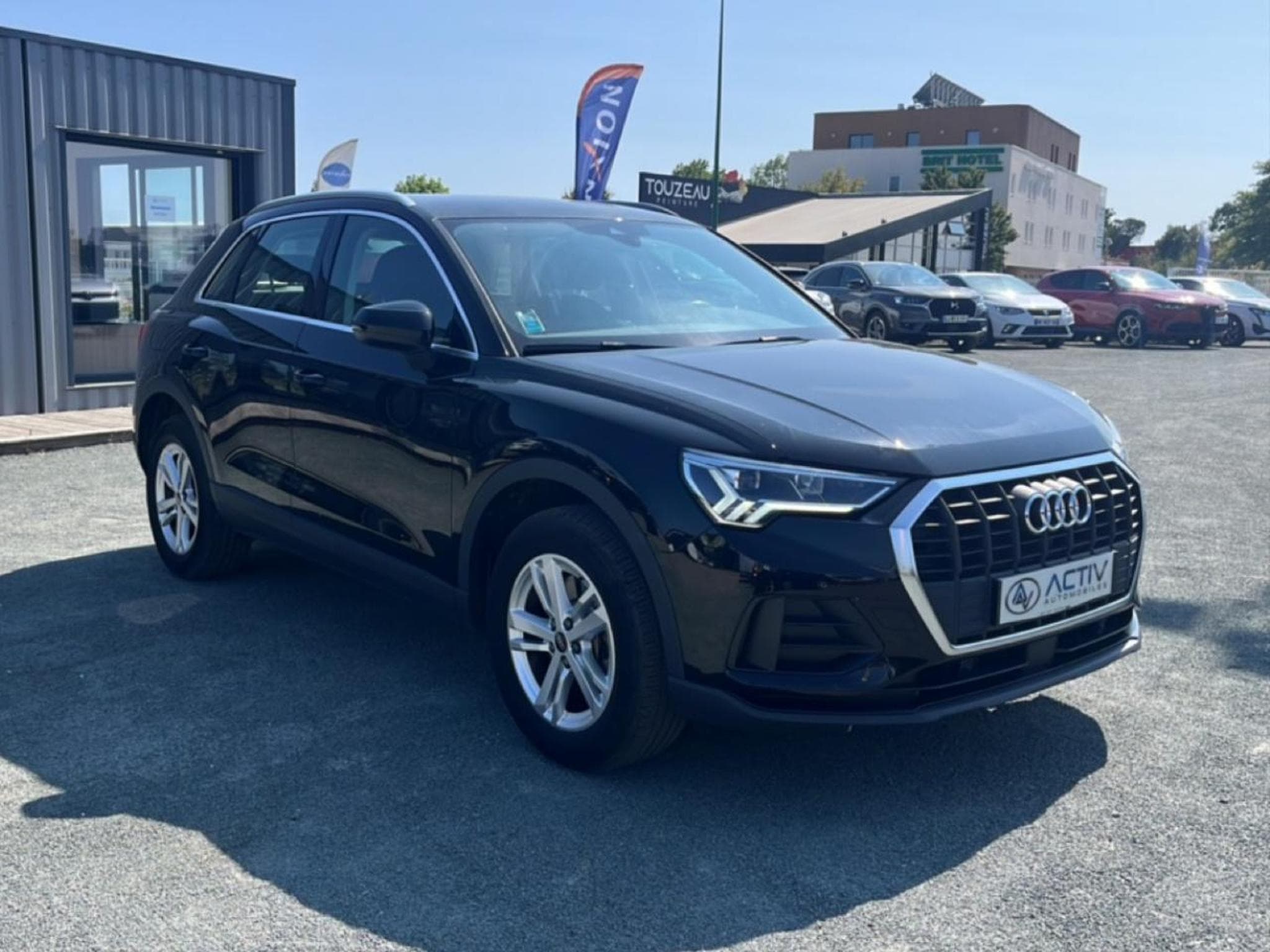 Audi Q3 45 TFSI 245 BUSINESS LINE S TRONIC 6 (2023) - Photo 3