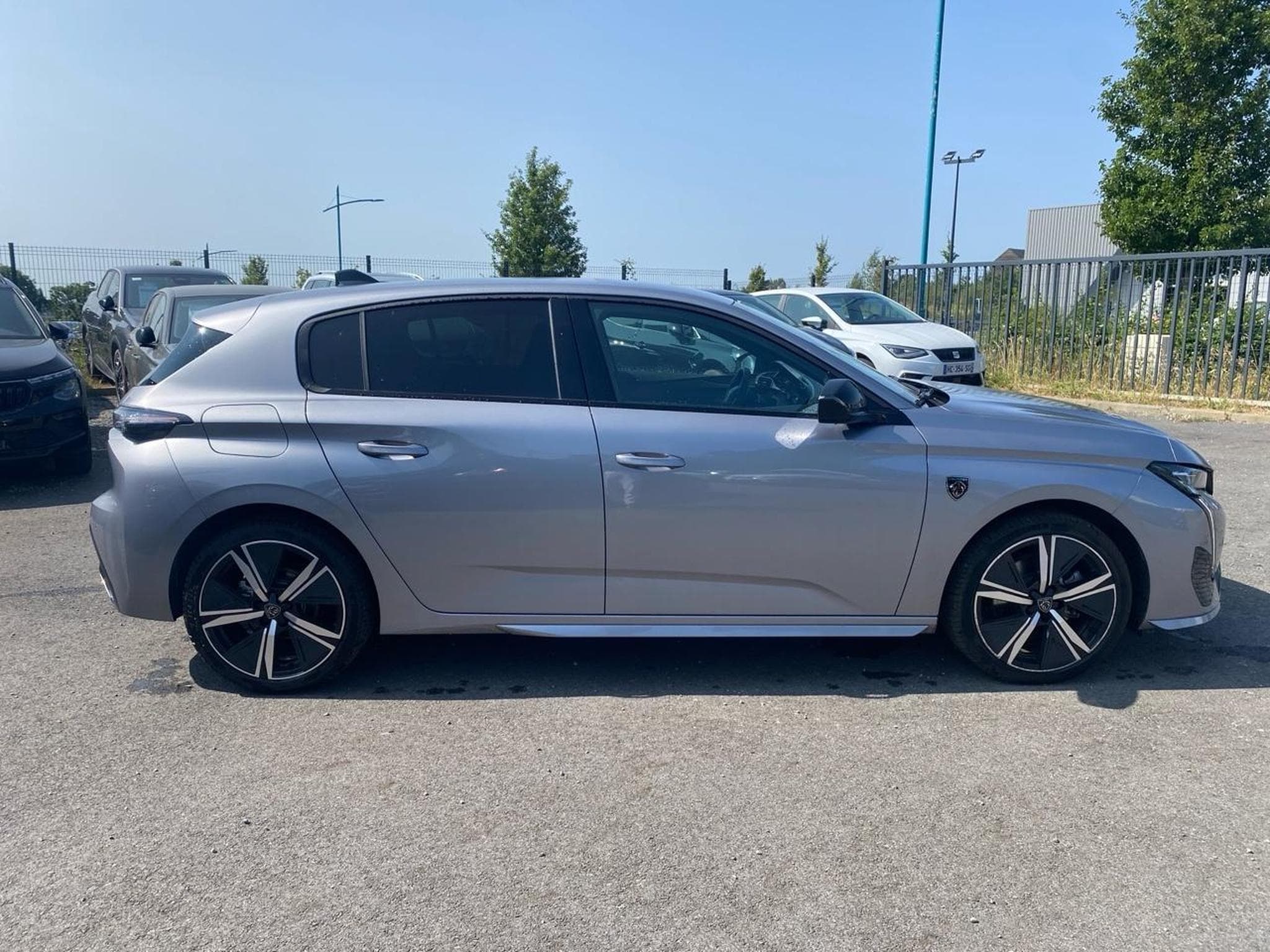 Peugeot 308 1.2 HYBRID 145 GT E-DCS6 (2025) - Photo 4