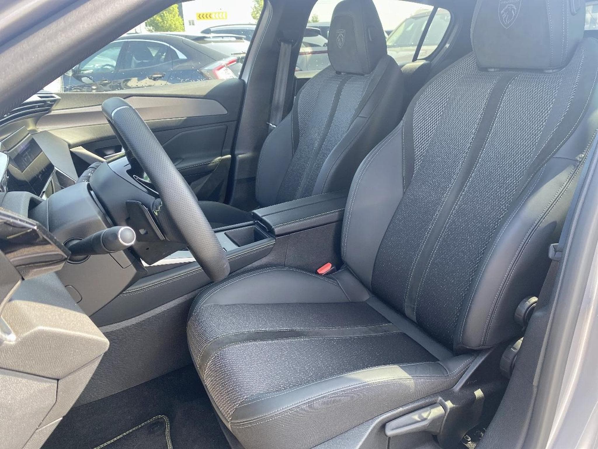 Peugeot 308 1.2 HYBRID 145 GT E-DCS6 (2025) - Photo 10