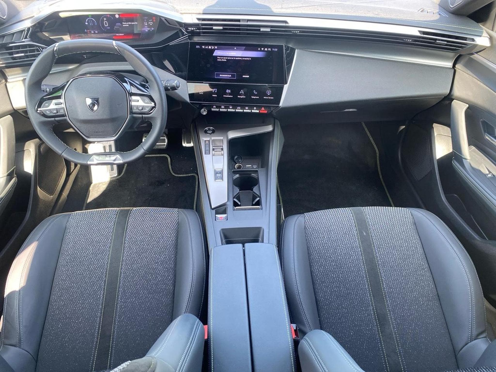 Peugeot 308 1.2 HYBRID 145 GT E-DCS6 (2025) - Photo 9