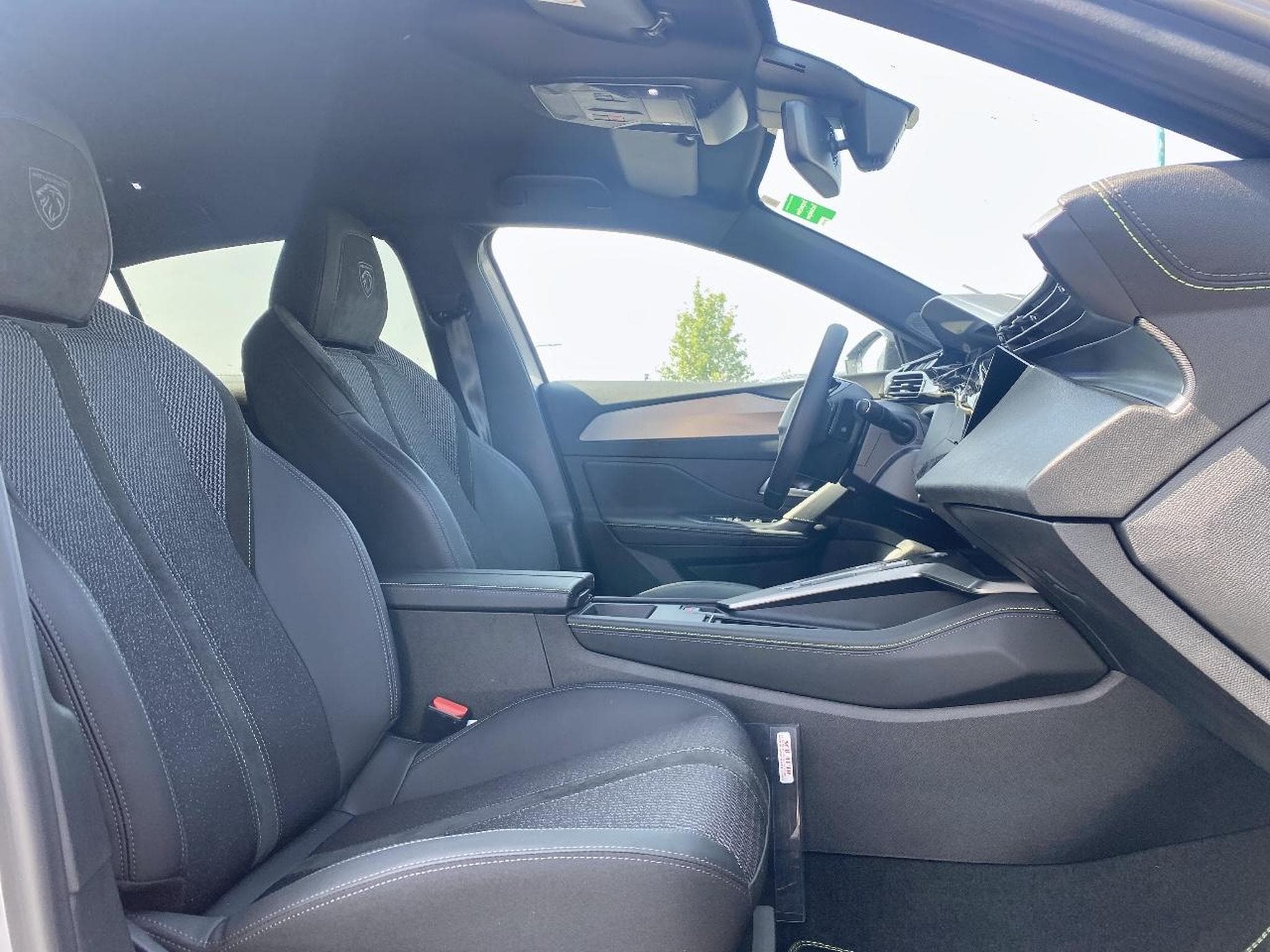 Peugeot 308 1.2 HYBRID 145 GT E-DCS6 (2025) - Photo 11