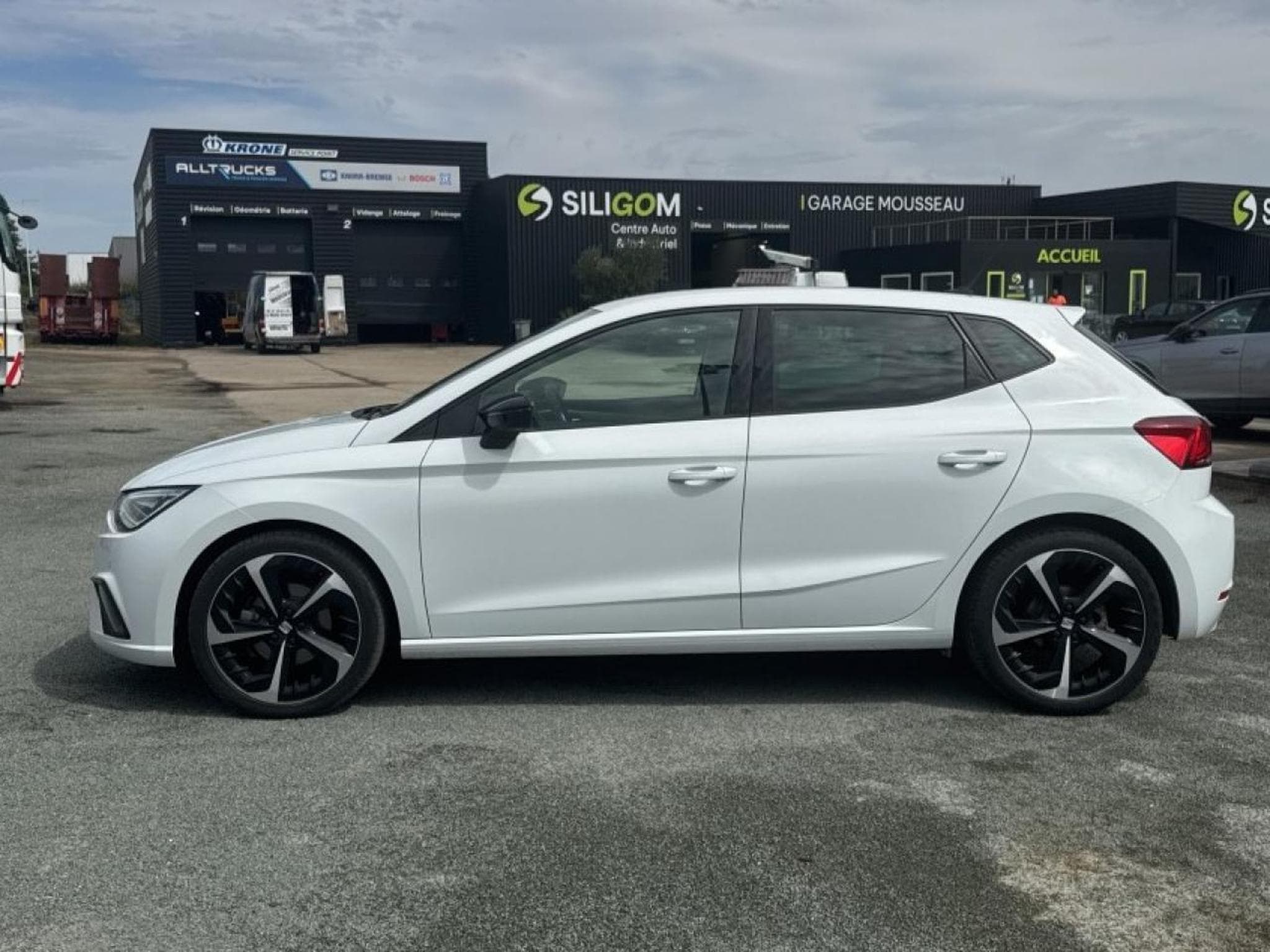 Seat IBIZA 1.0 ECOTSI 110 FR DSG7 (2021) - Photo 8