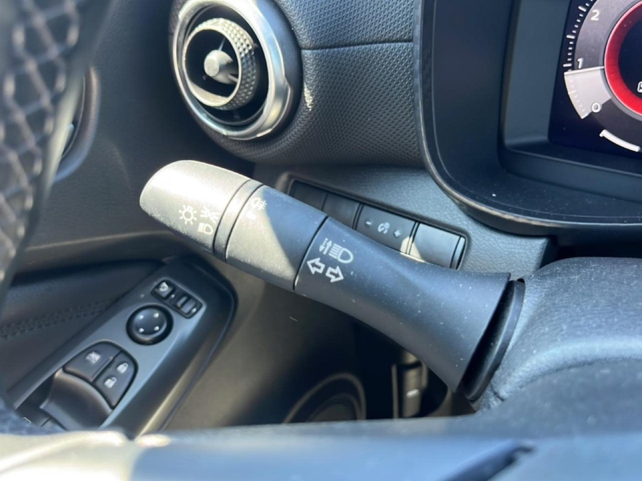 Nissan JUKE 1.0 DIG-T 114 N-CONNECTA (2025) - Photo 13
