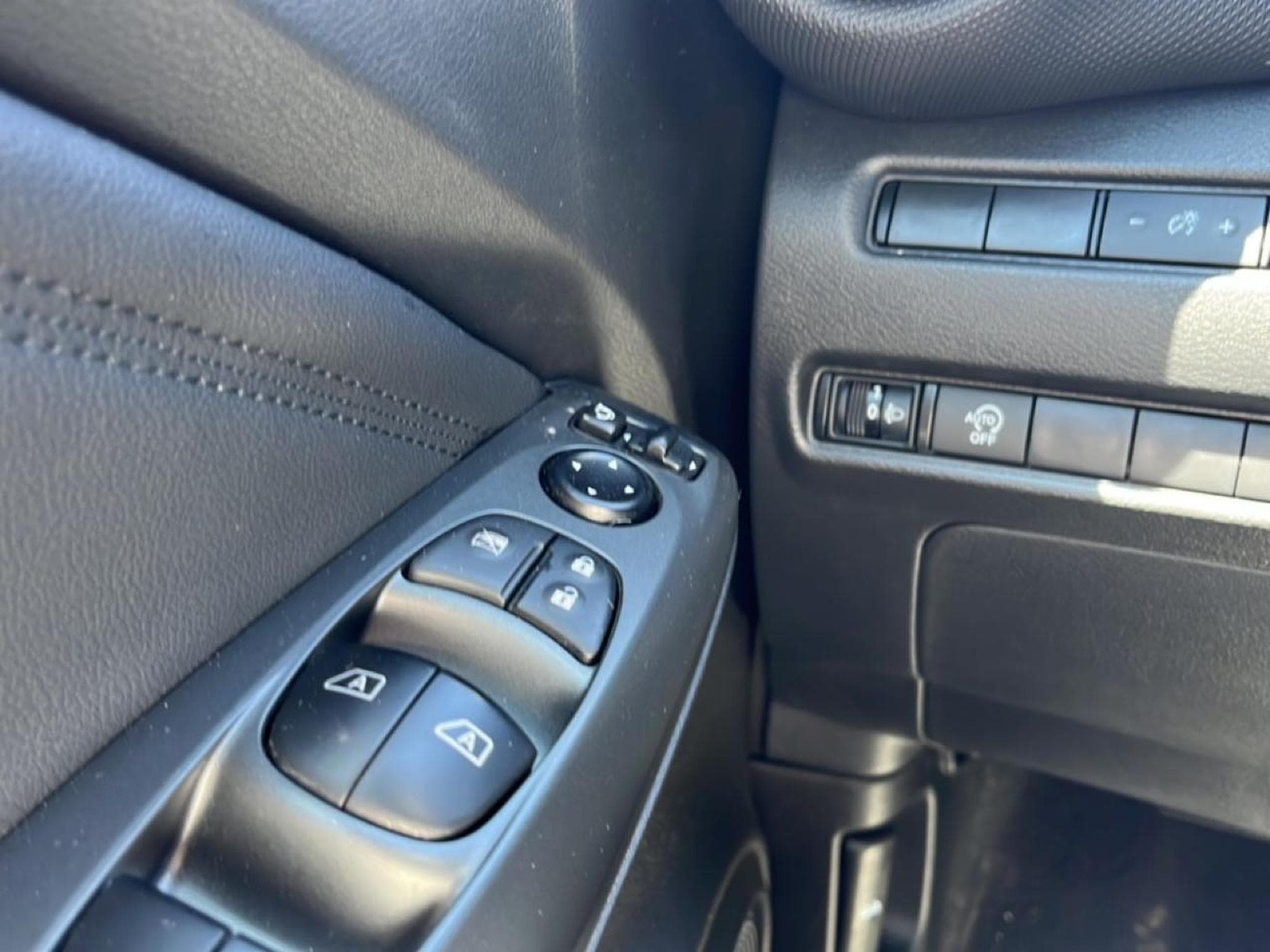 Nissan JUKE 1.0 DIG-T 114 N-CONNECTA (2025) - Photo 11