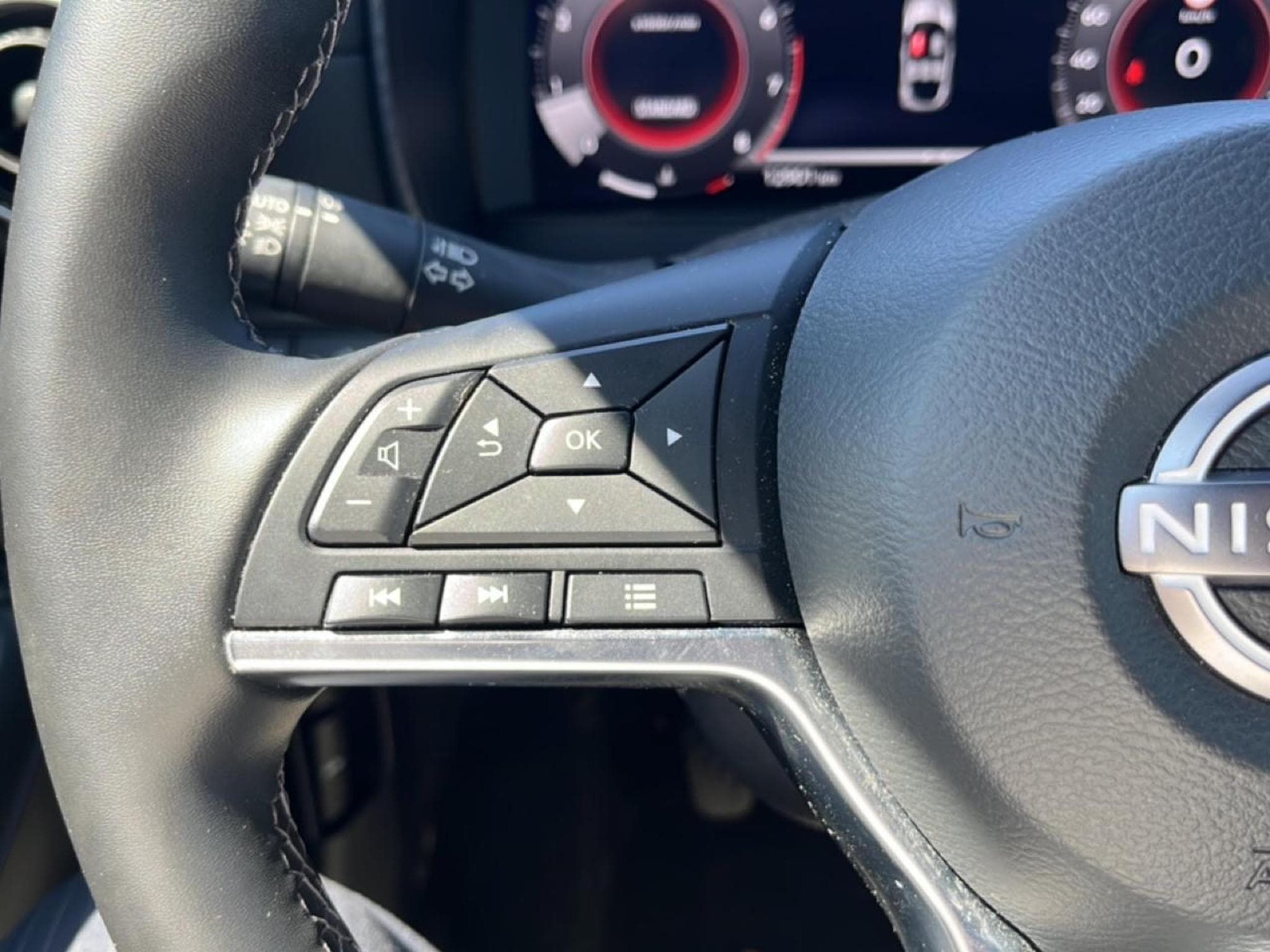 Nissan JUKE 1.0 DIG-T 114 N-CONNECTA (2025) - Photo 14