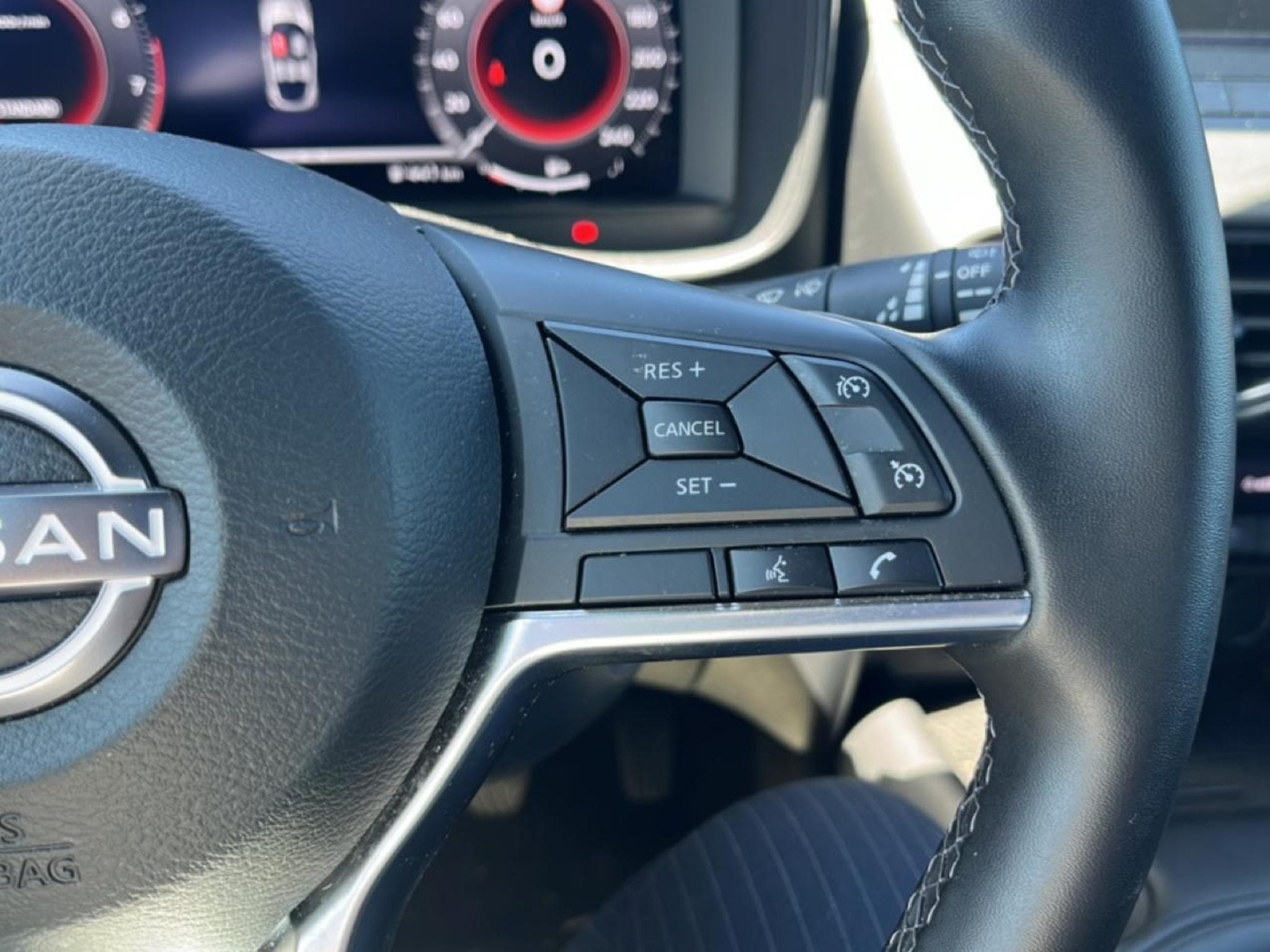 Nissan JUKE 1.0 DIG-T 114 N-CONNECTA (2025) - Photo 16