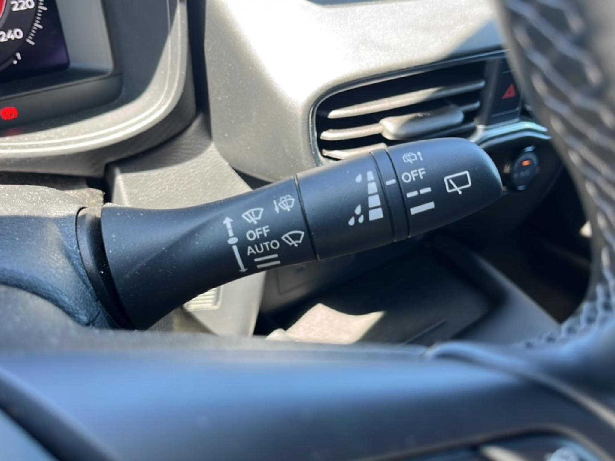 Nissan JUKE 1.0 DIG-T 114 N-CONNECTA (2025) - Photo 17