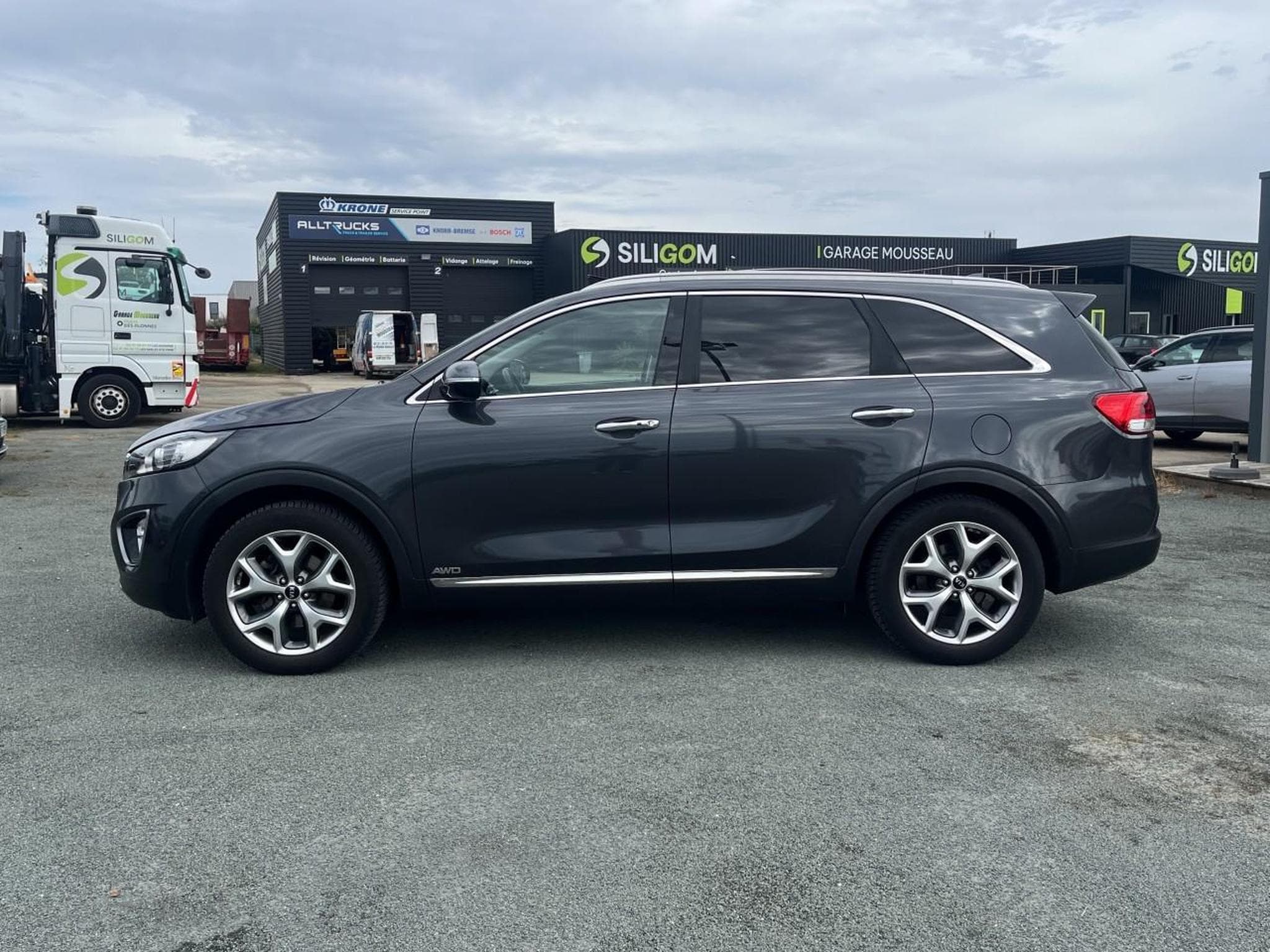 Kia SORENTO 2.2 CRDI 200 ISG PREMIUM 4X4 7 PLACES (2017) - Photo 8