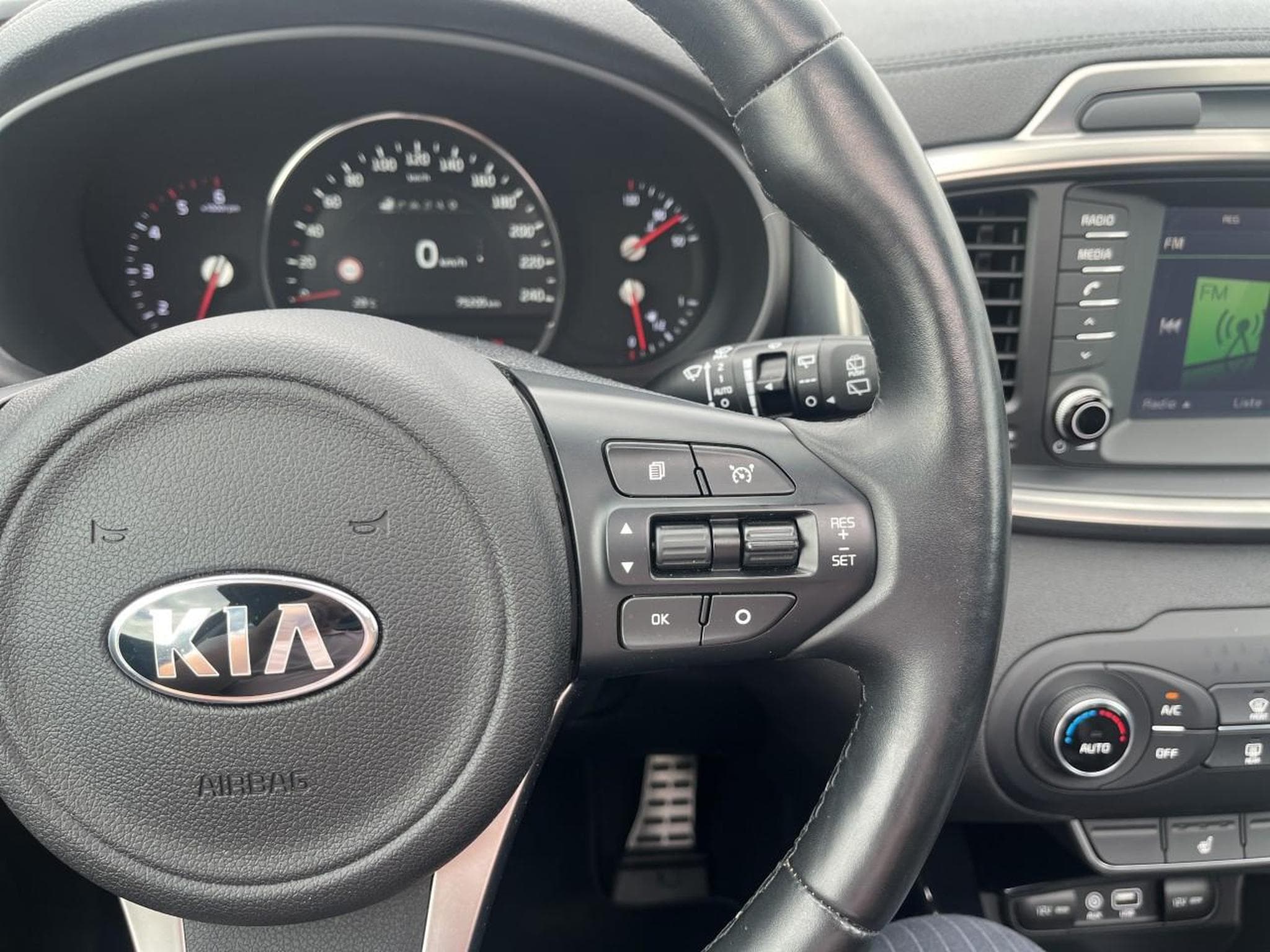 Kia SORENTO 2.2 CRDI 200 ISG PREMIUM 4X4 7 PLACES (2017) - Photo 16