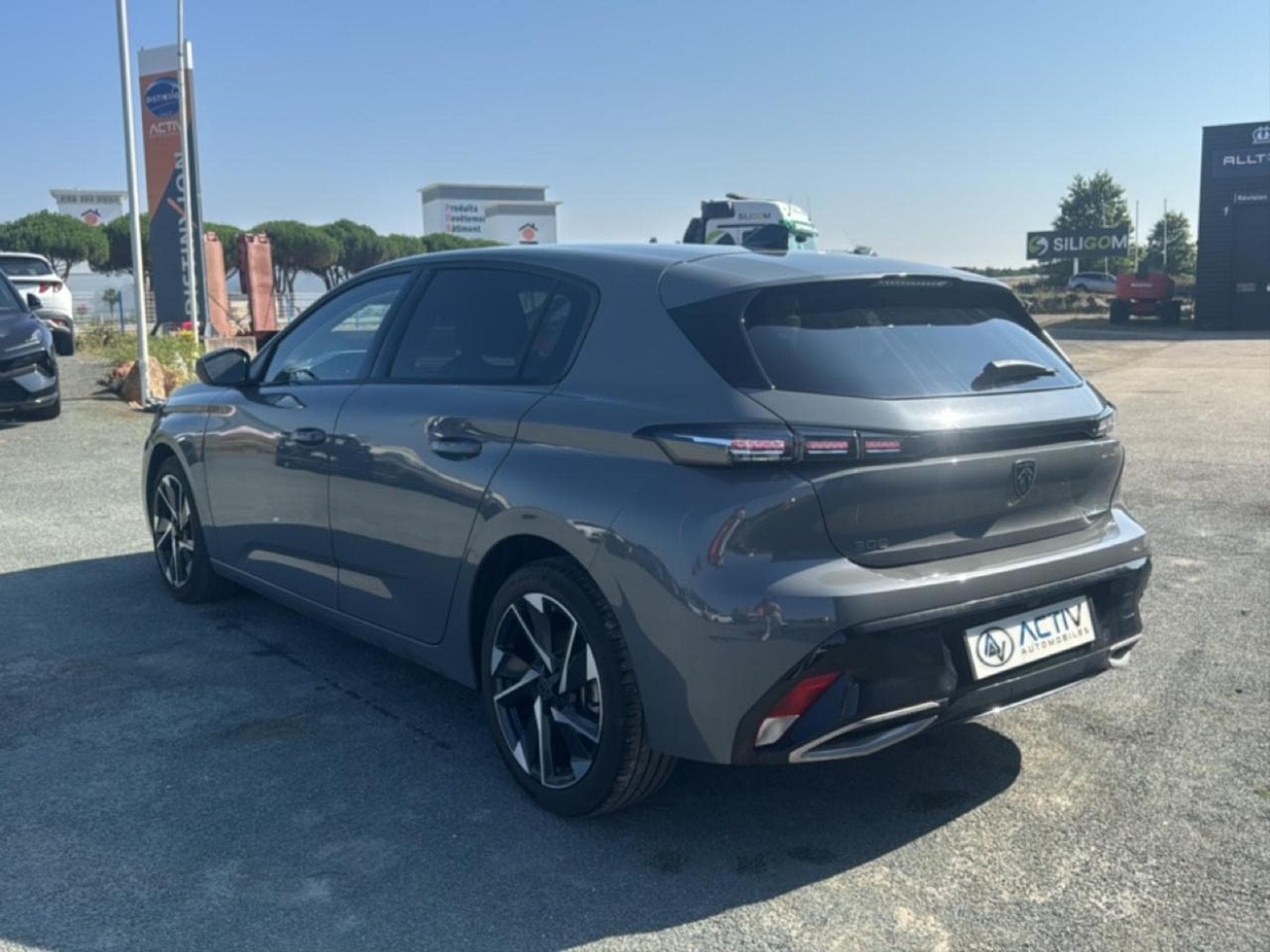 Peugeot 308 1.5 BLUEHDI 130 ALLURE EAT8 (2025) - Photo 7