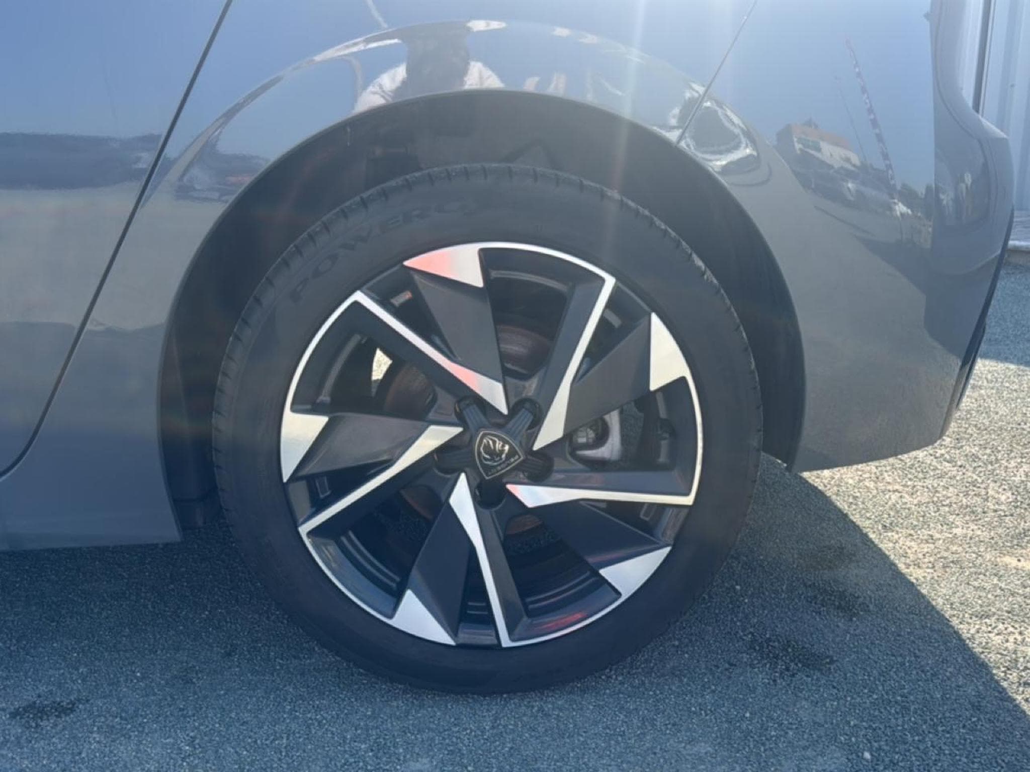 Peugeot 308 1.5 BLUEHDI 130 ALLURE EAT8 (2025) - Photo 9