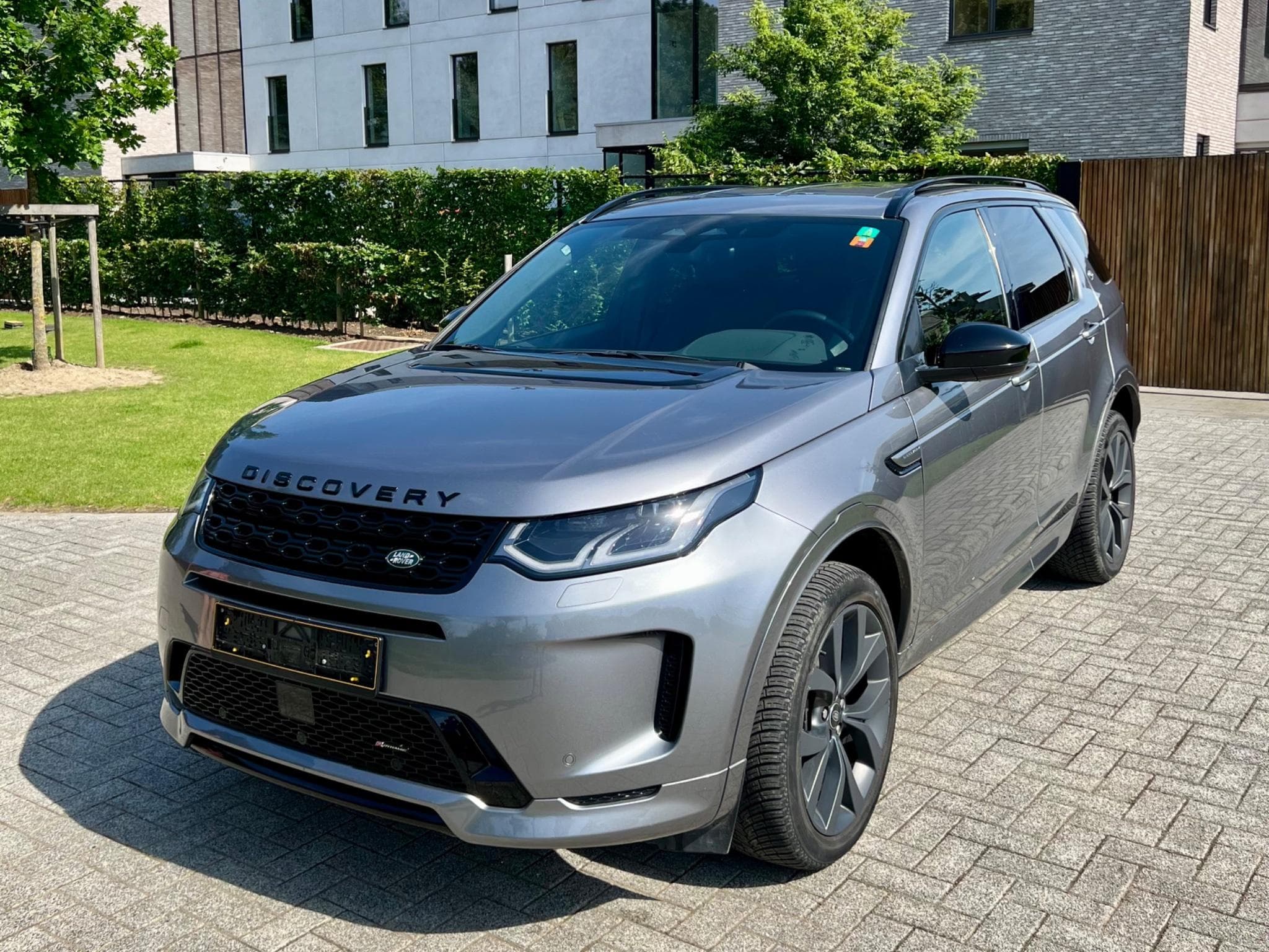 Land-Rover Discovery Sport P200 R-Dynamic SE - Eiger Grey (2022) - Photo 1
