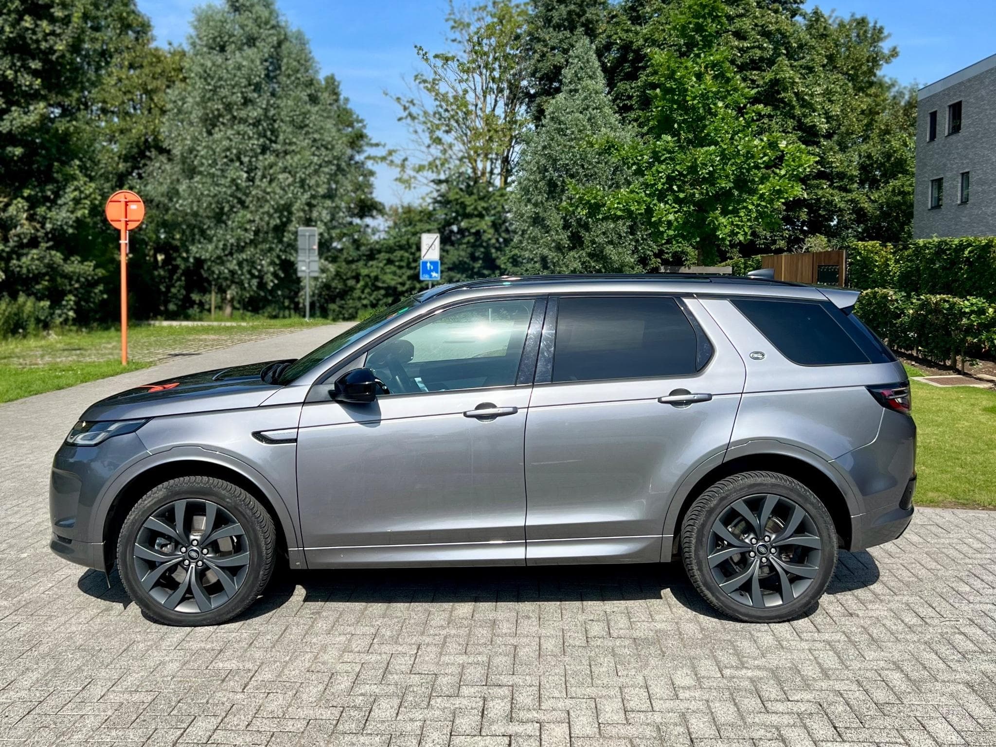 Land-Rover Discovery Sport P200 R-Dynamic SE - Eiger Grey (2022) - Photo 2