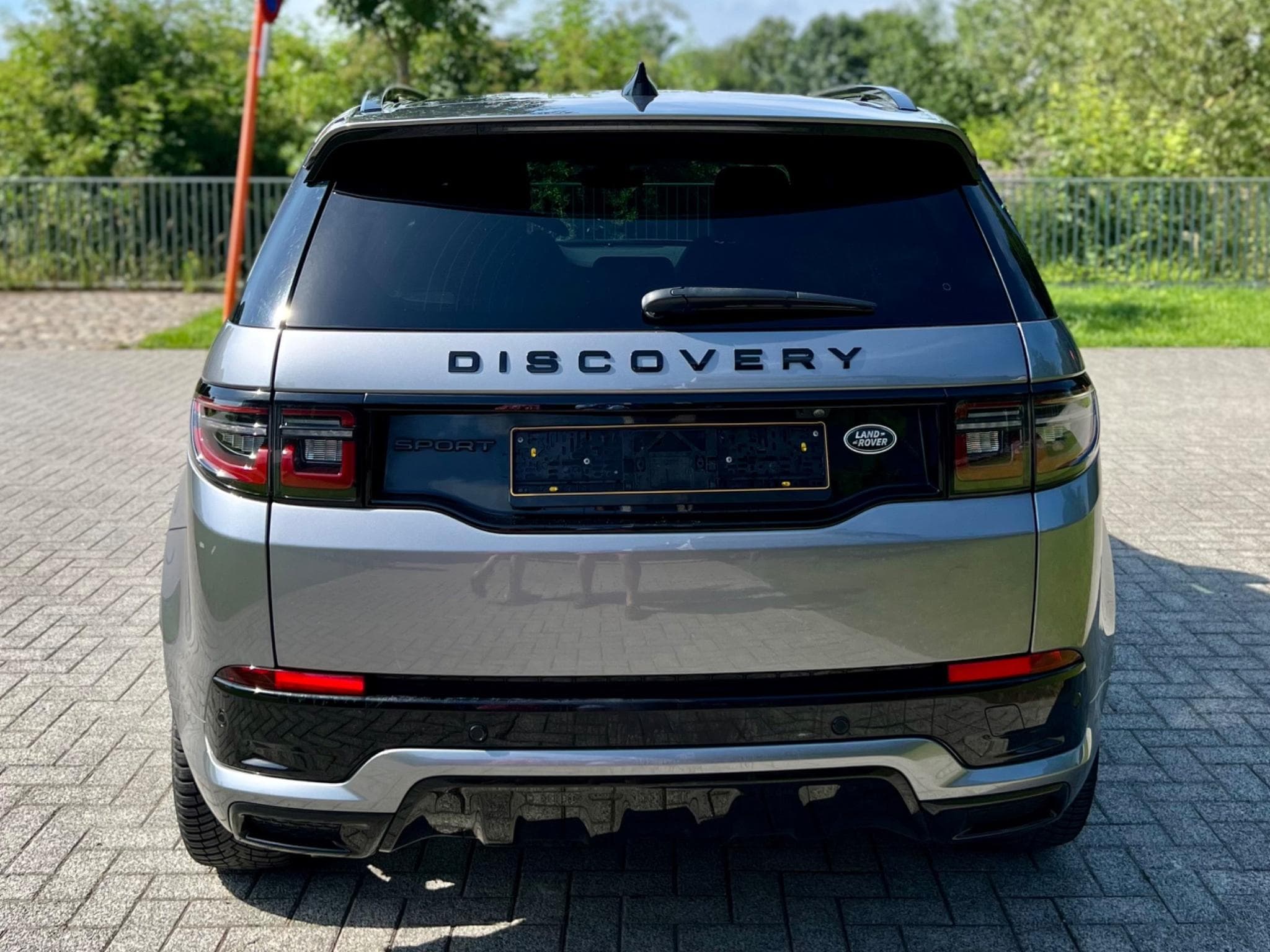 Land-Rover Discovery Sport P200 R-Dynamic SE - Eiger Grey (2022) - Photo 3