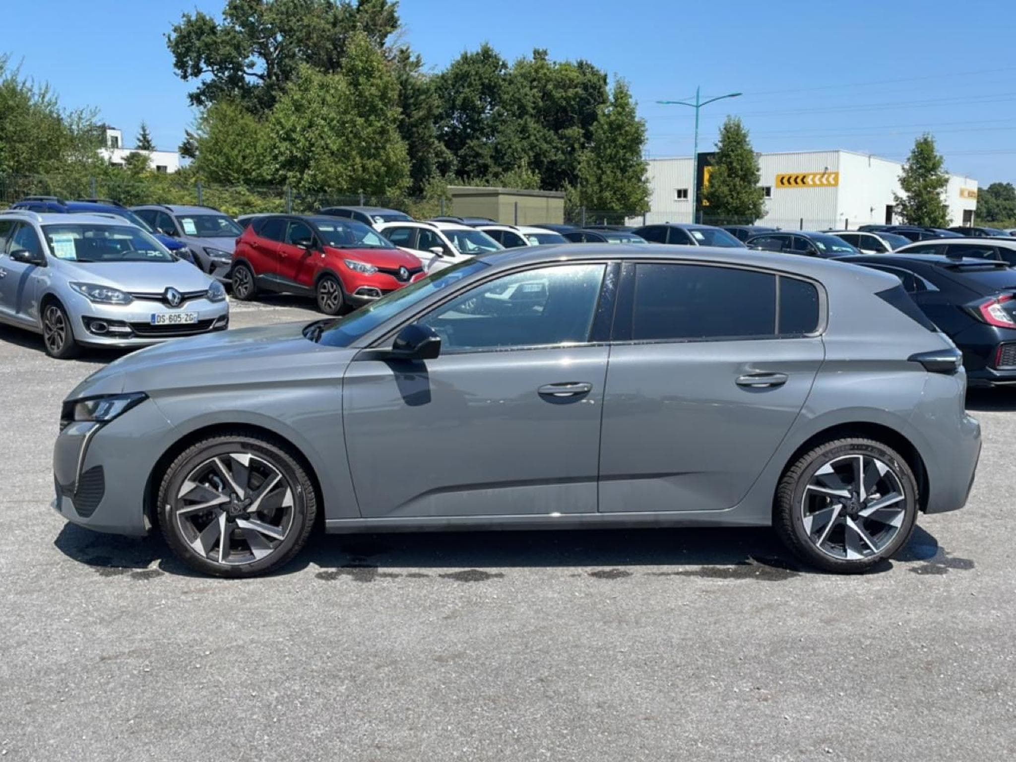 Peugeot 308 1.5 BLUEHDI 130 ALLURE EAT8 (2025) - Photo 8