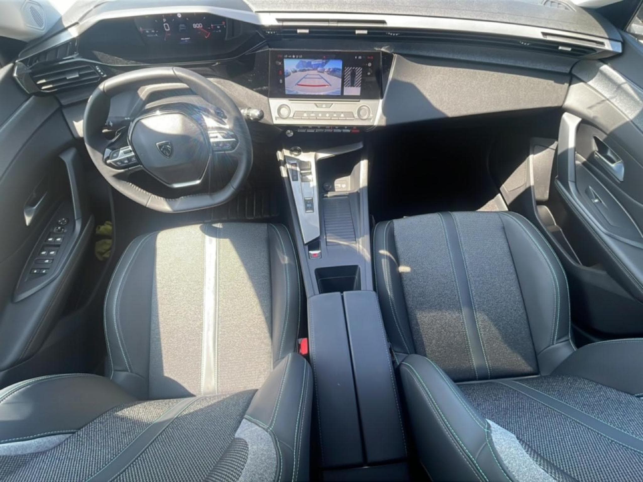 Peugeot 308 1.5 BLUEHDI 130 ALLURE EAT8 (2025) - Photo 9