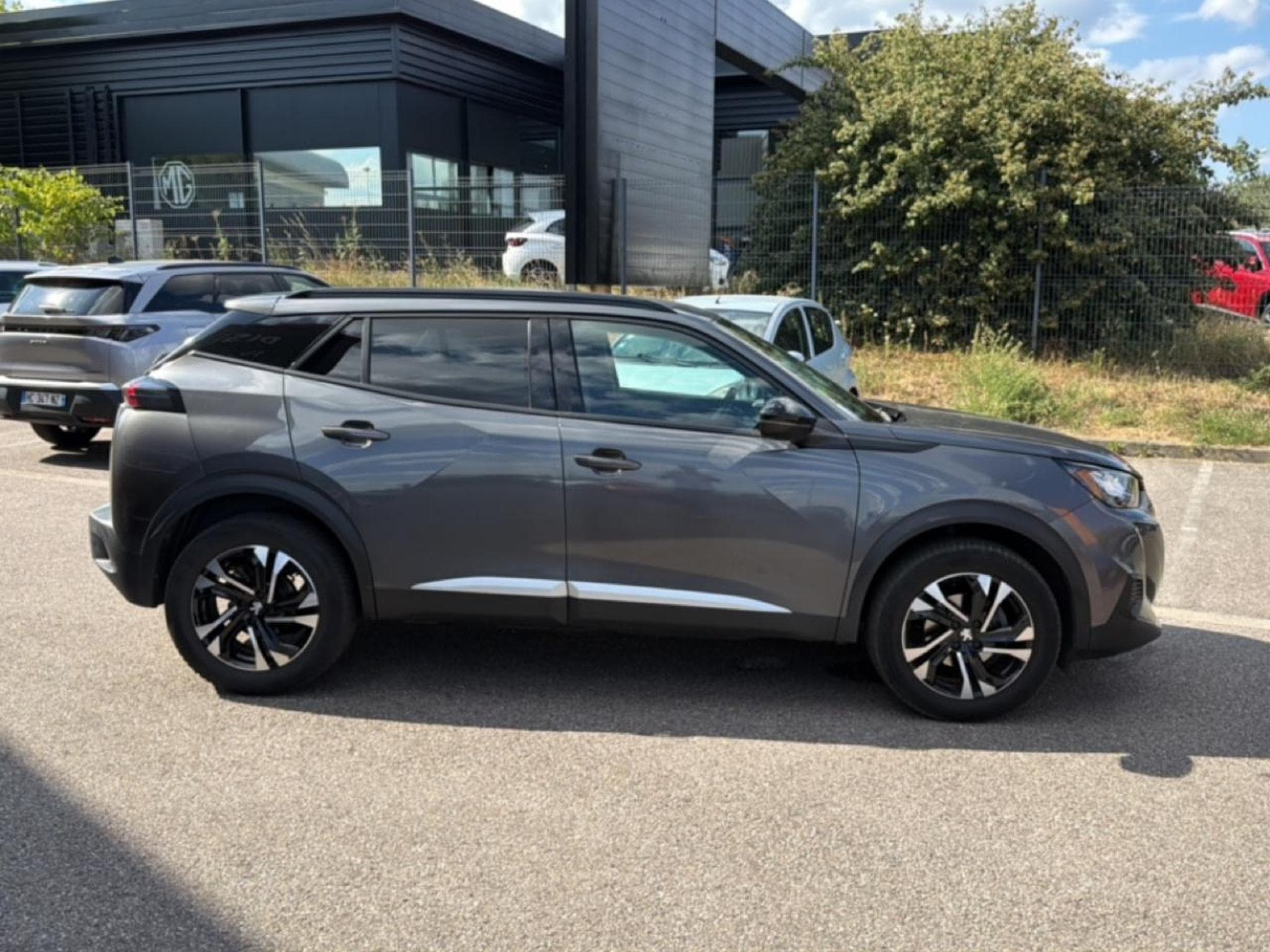 Peugeot 2008 1.5 BLUEHDI 110 S&S ALLURE PACK (2022) - Photo 4