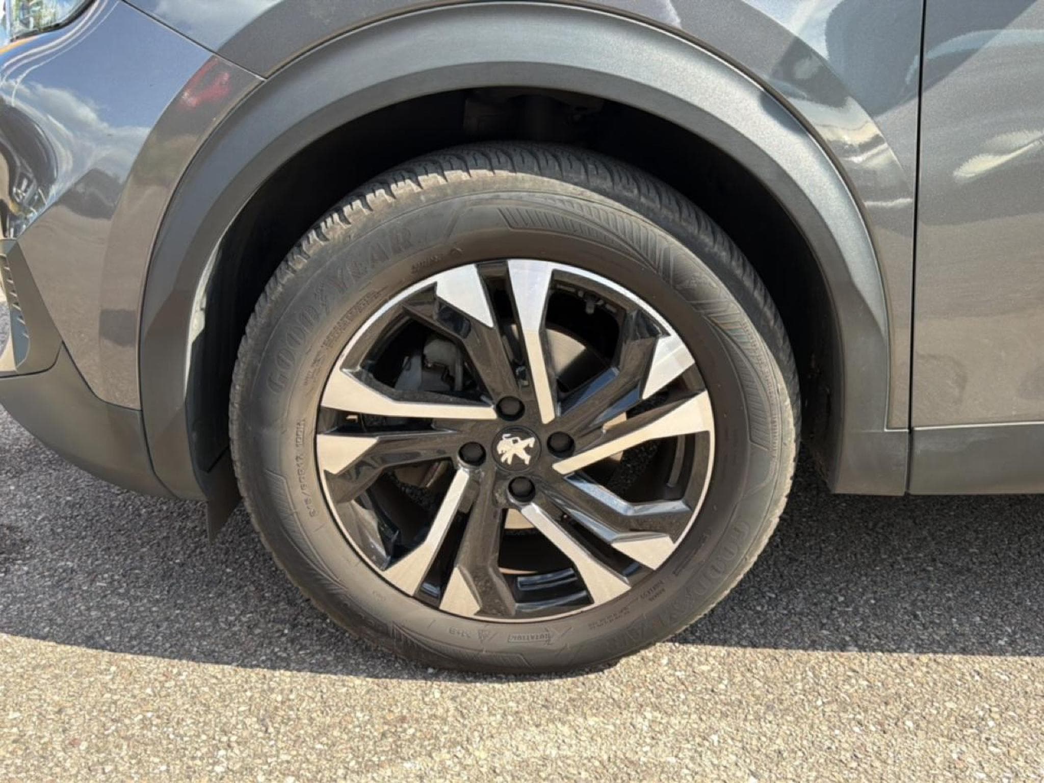 Peugeot 2008 1.5 BLUEHDI 110 S&S ALLURE PACK (2022) - Photo 9