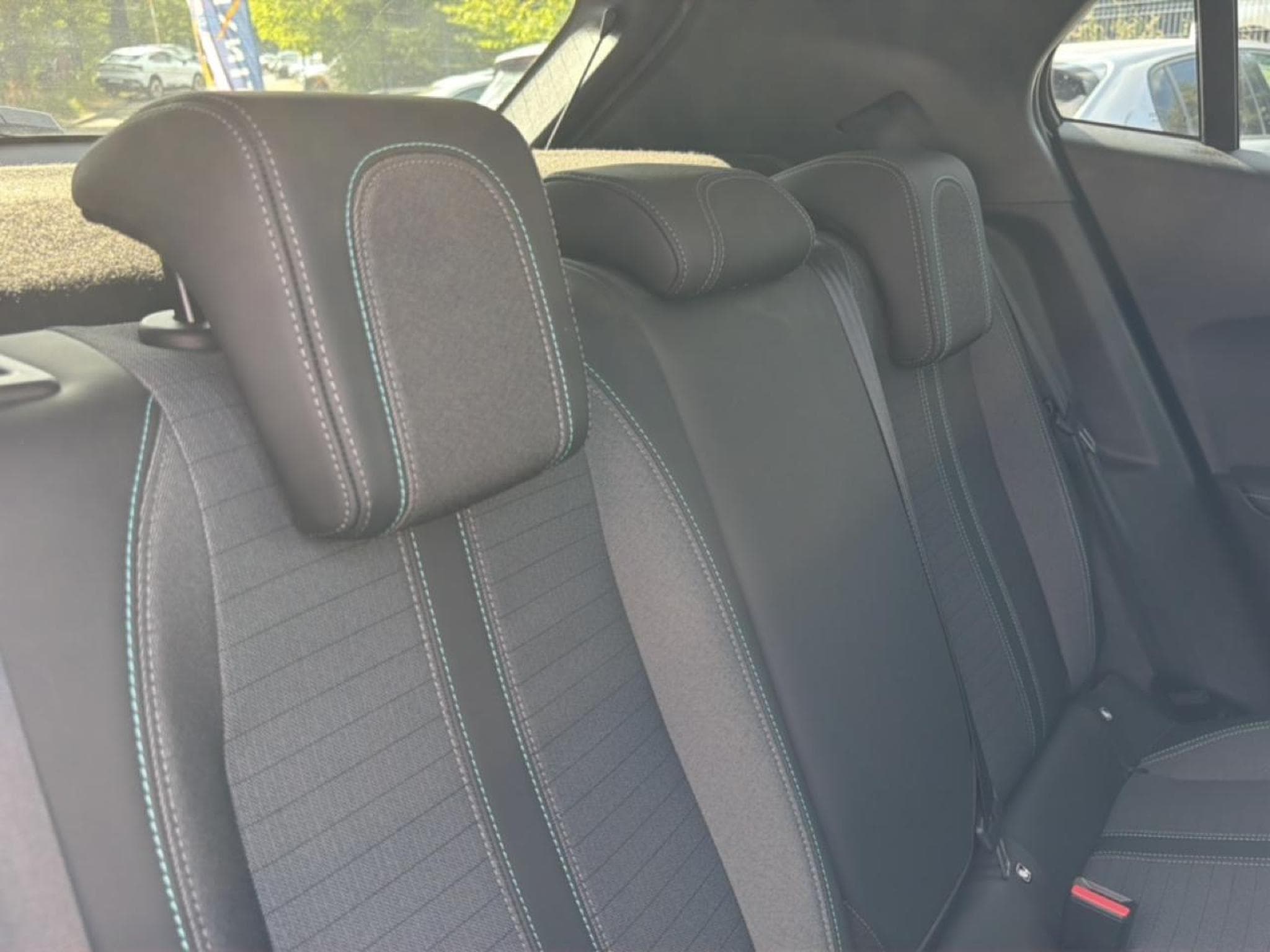 Peugeot 2008 1.5 BLUEHDI 110 S&S ALLURE PACK (2022) - Photo 14