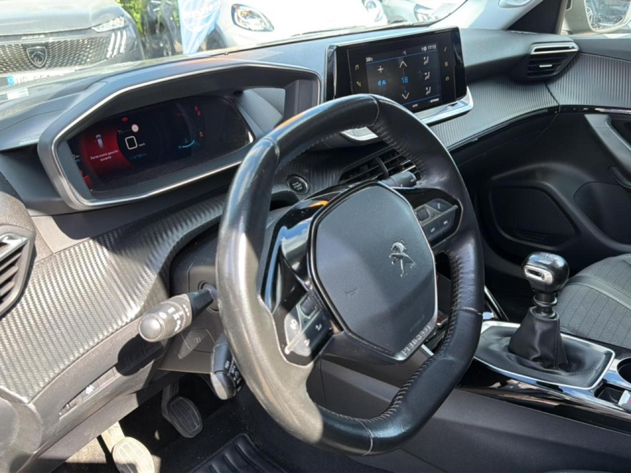 Peugeot 2008 1.5 BLUEHDI 110 S&S ALLURE PACK (2022) - Photo 12